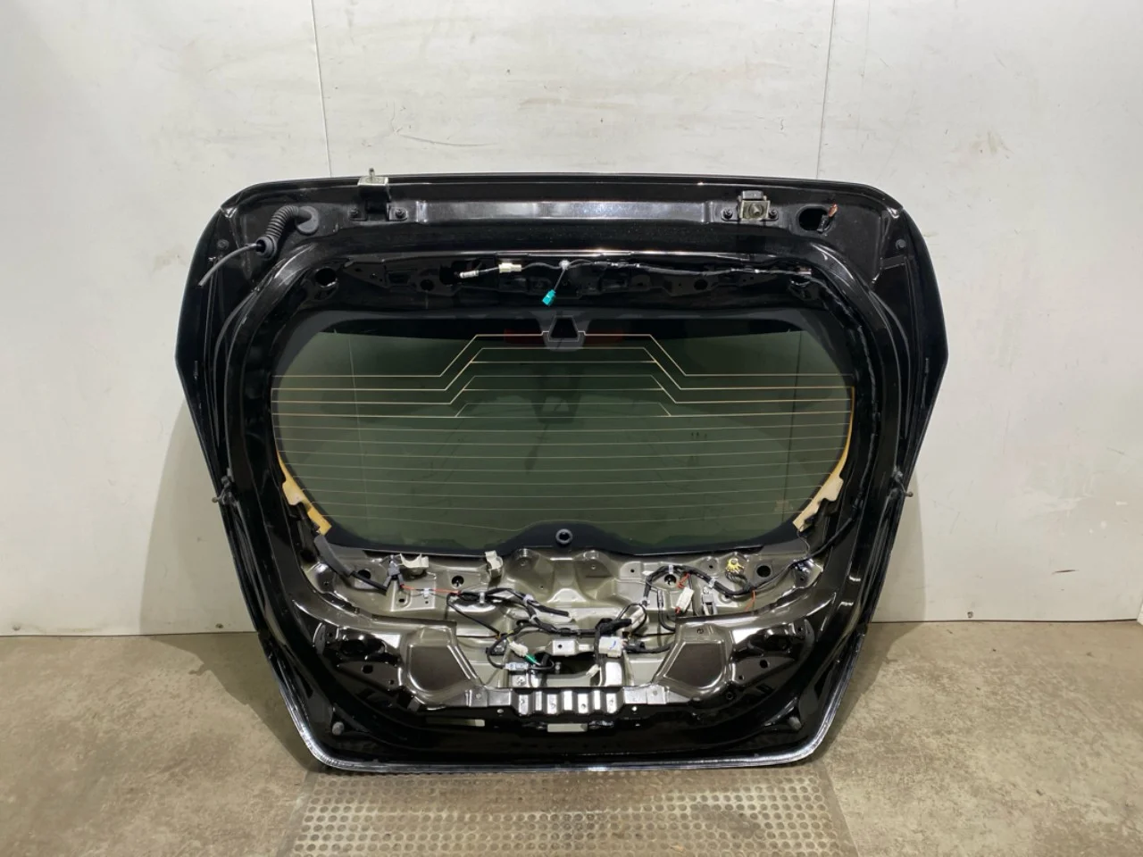 Nissan LEAF 2017-24 Tailgate, estate view 2
