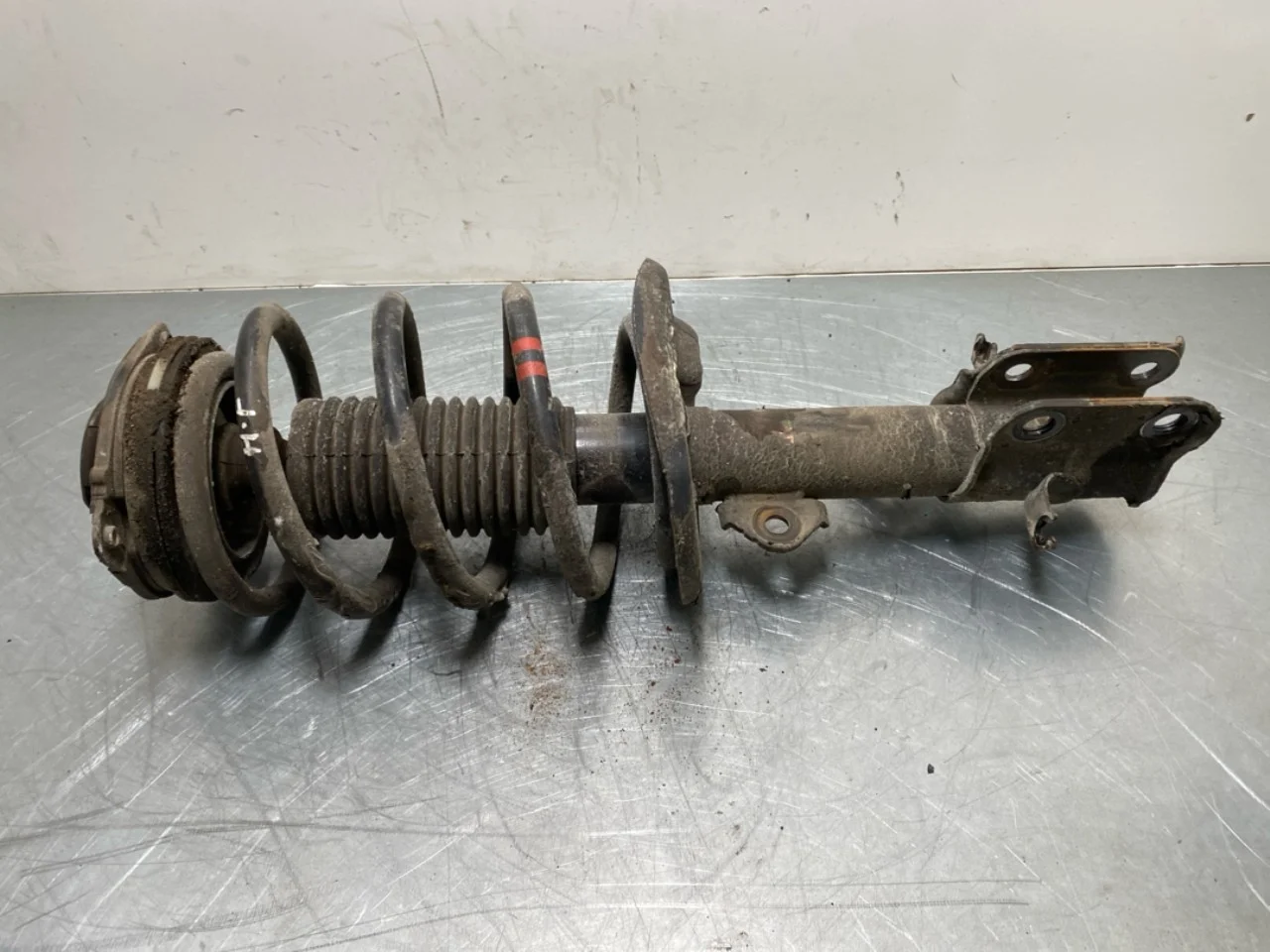 Nissan LEAF 2017-24 Strut assembly, front right view 2