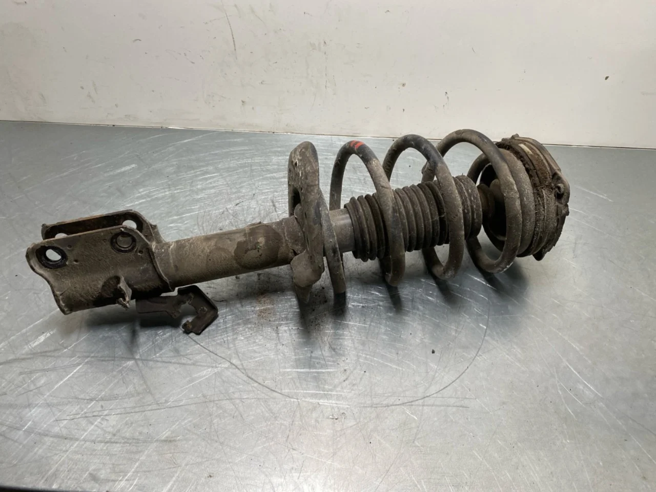 Nissan LEAF 2017-24 Strut assembly, front right view 3