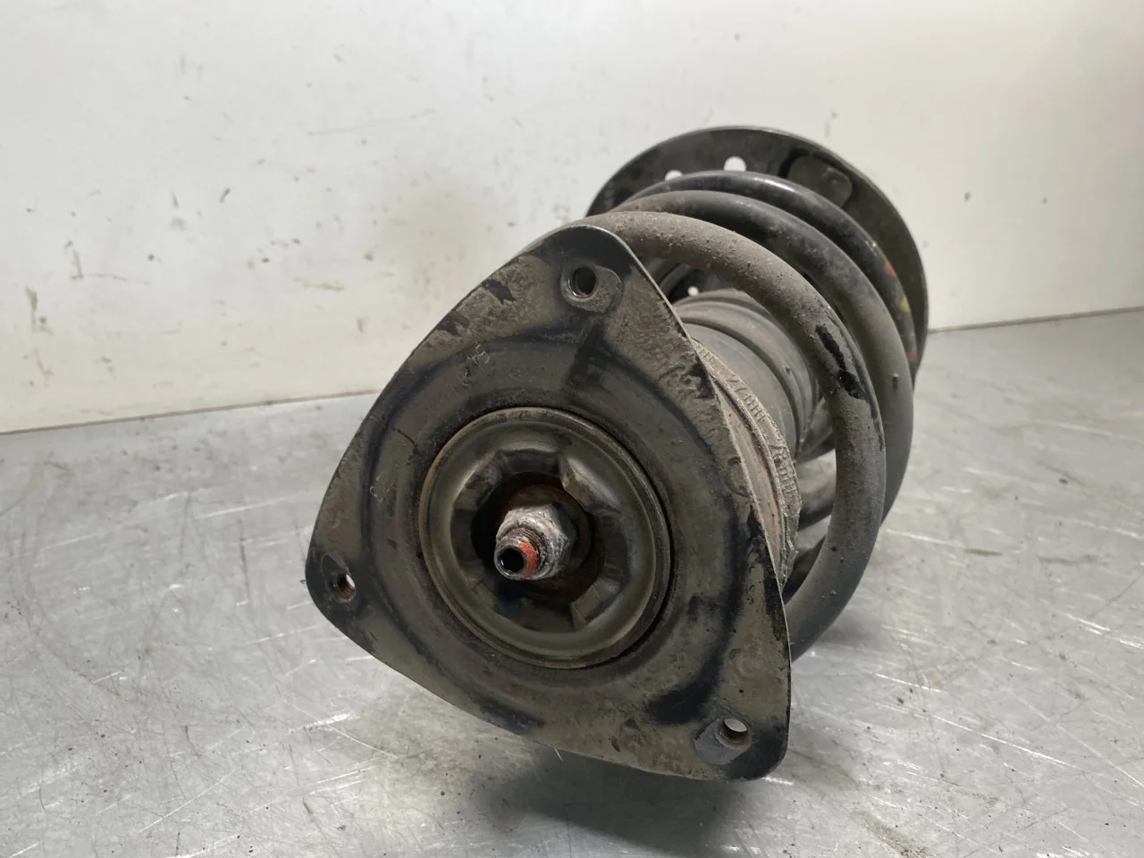 Strut assembly, front right view 4