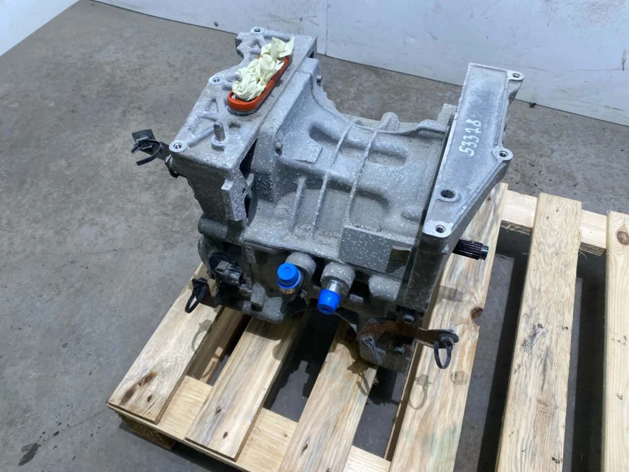 Nissan LEAF 2011-17 Front electric motor view 2