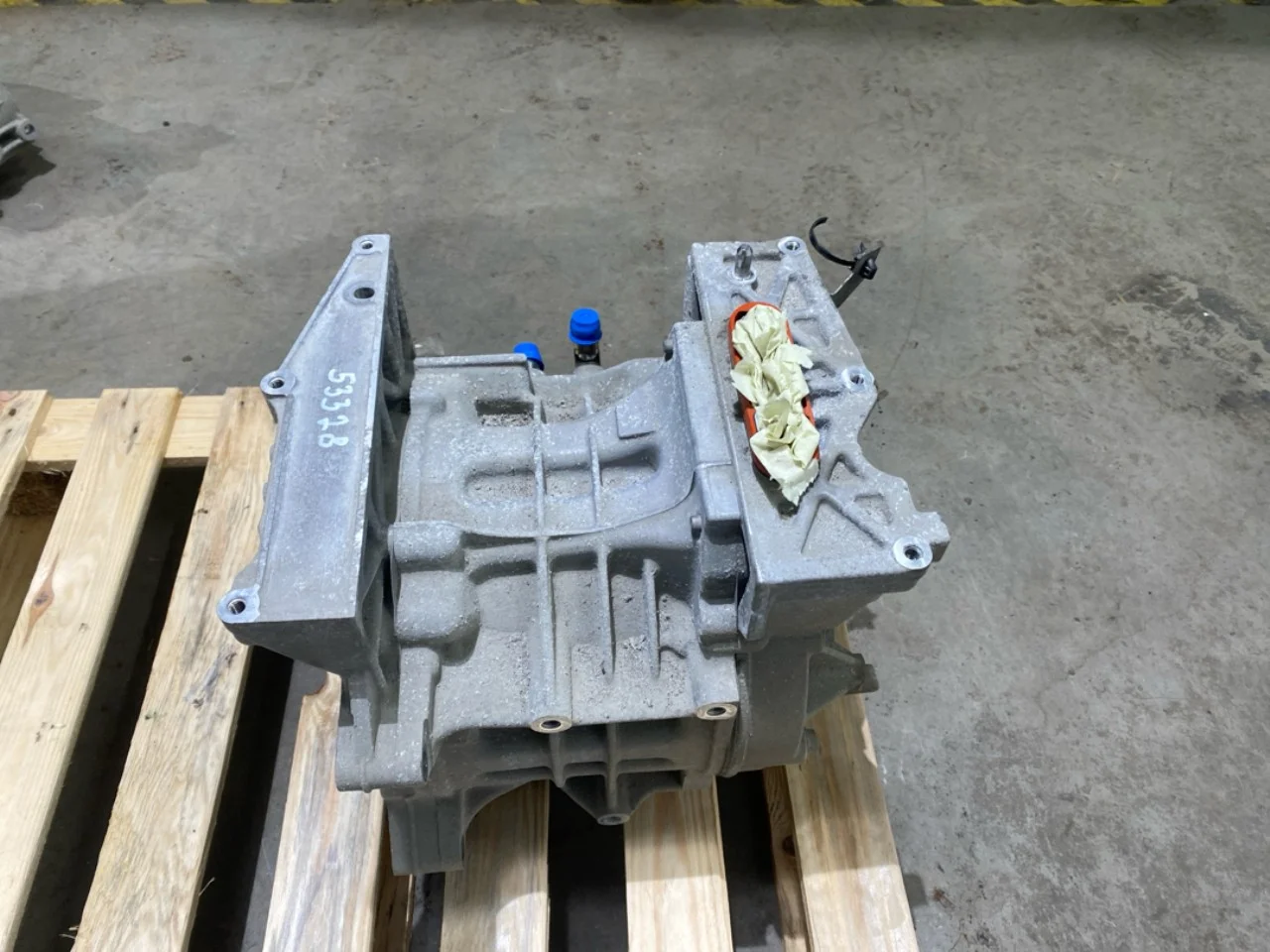 Nissan LEAF 2011-17 Front electric motor view 3