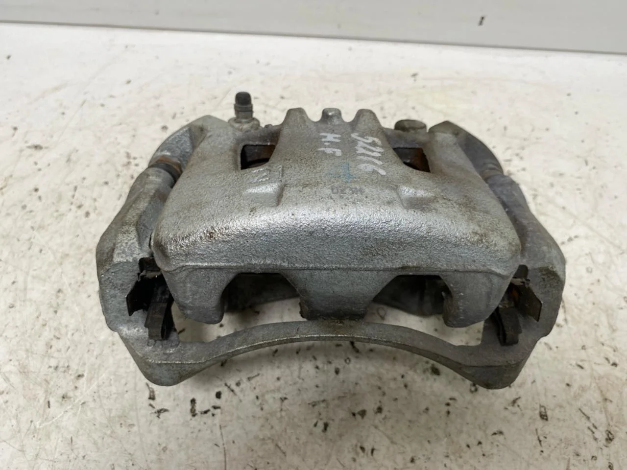 Nissan LEAF 2017-24 Front right brake caliper