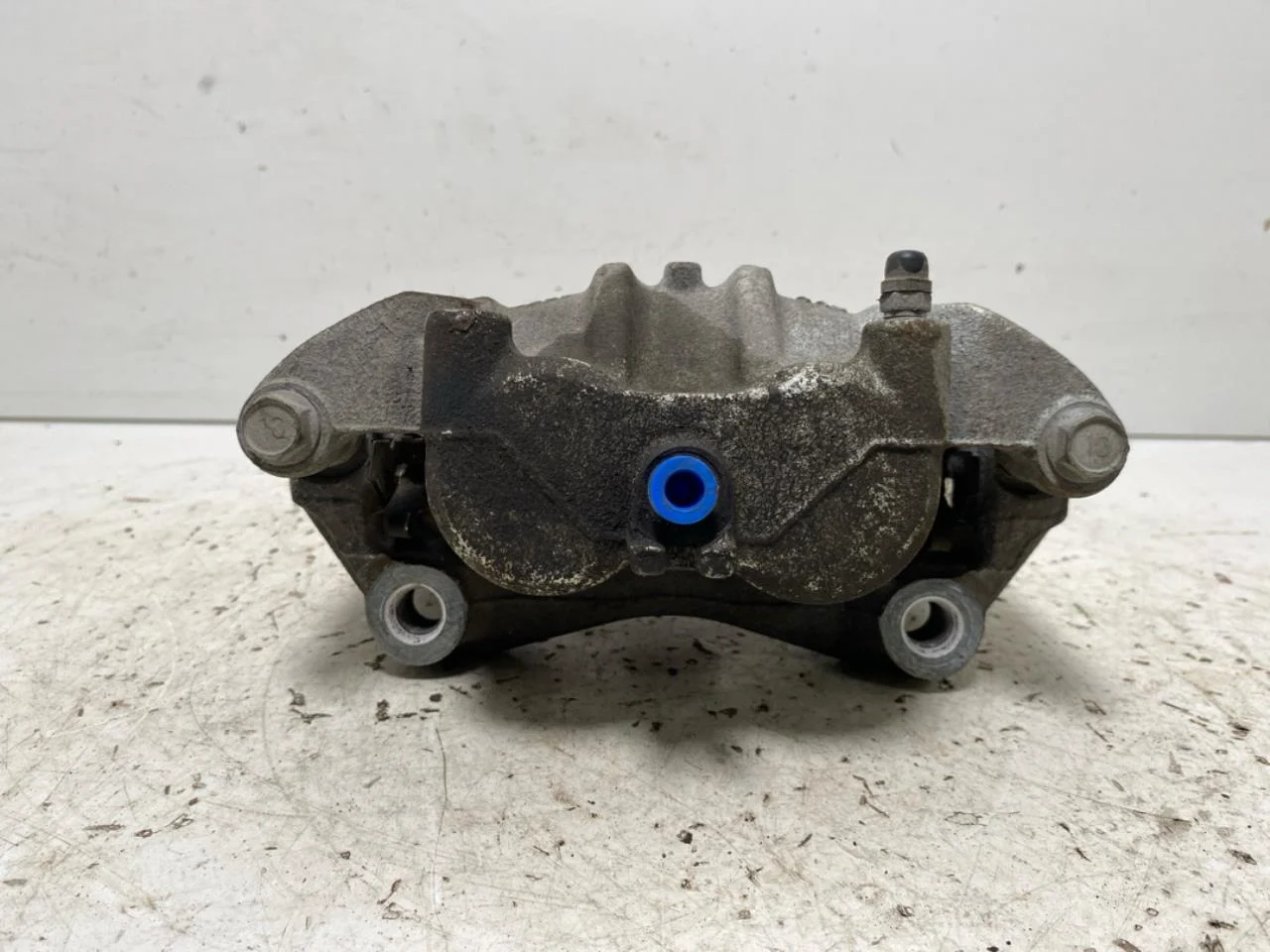 Nissan LEAF 2017-24 Front right brake caliper view 2