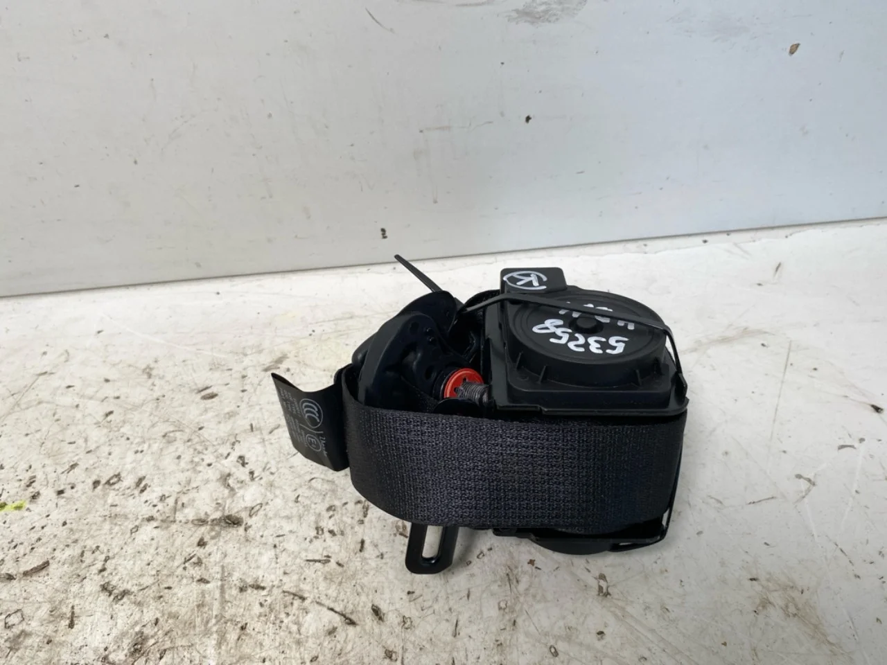 Hongqi E-HS9 2022- Rear right seat belt view 2