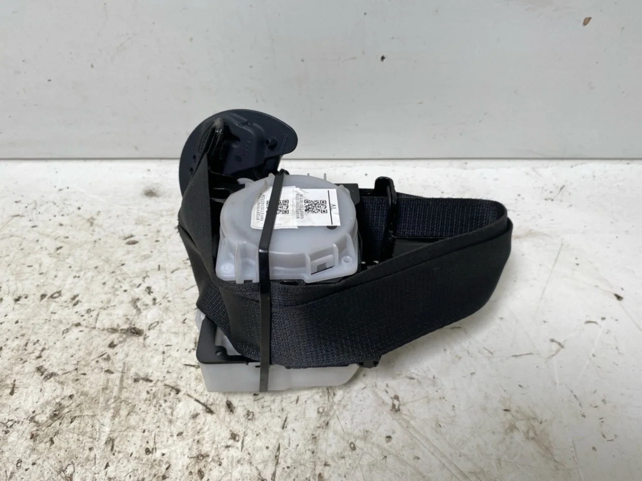 Hongqi E-HS9 2022- Front left seat belt view 2