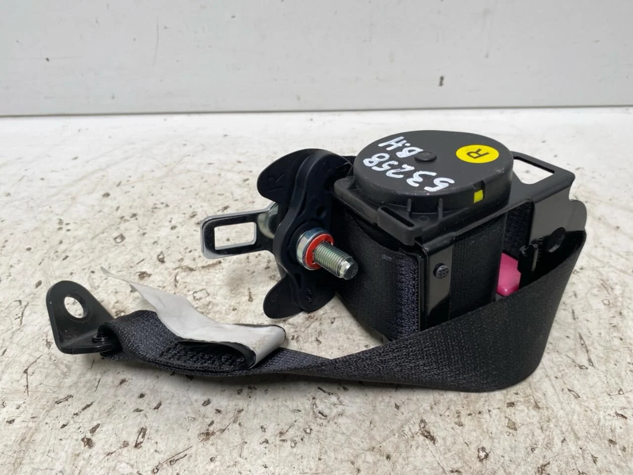 Hongqi E-HS9 2022- Rear right seat belt view 2
