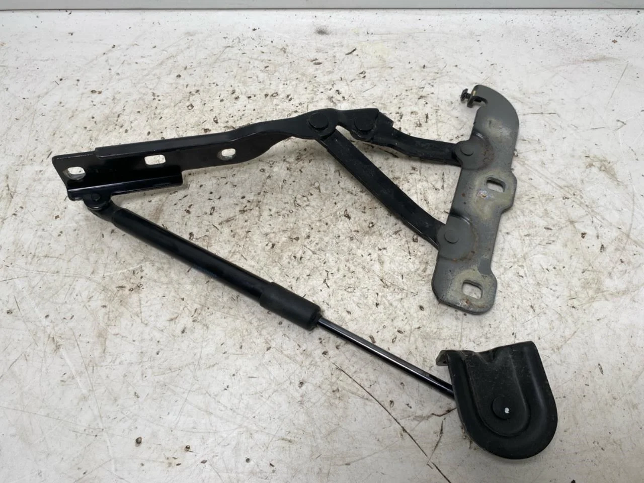 Hongqi E-HS9 2022- Hood hinge(s) view 2