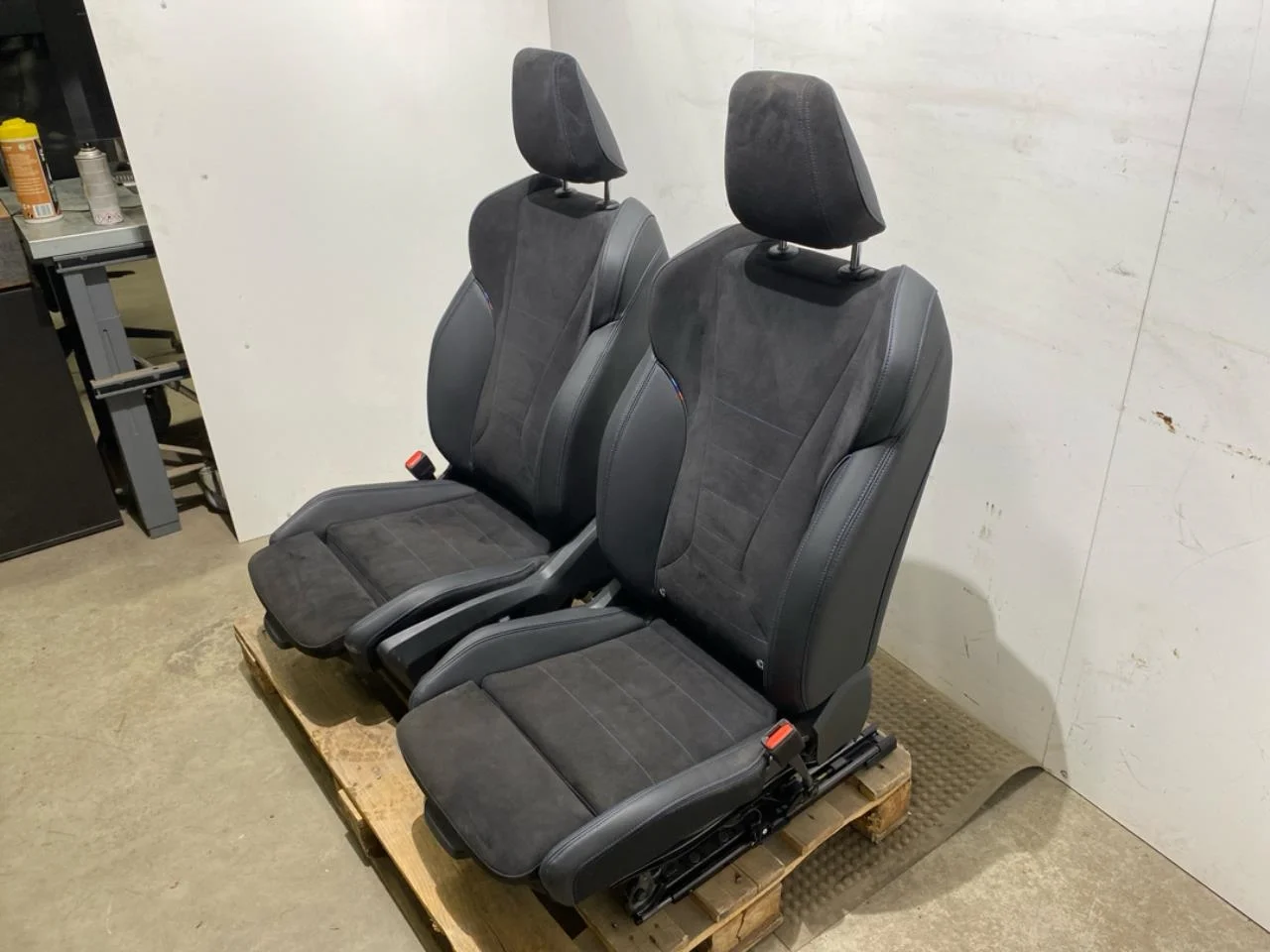 Seats, front and rear, complete view 3