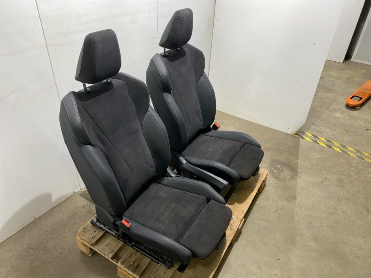 Seats, front and rear, complete view 4