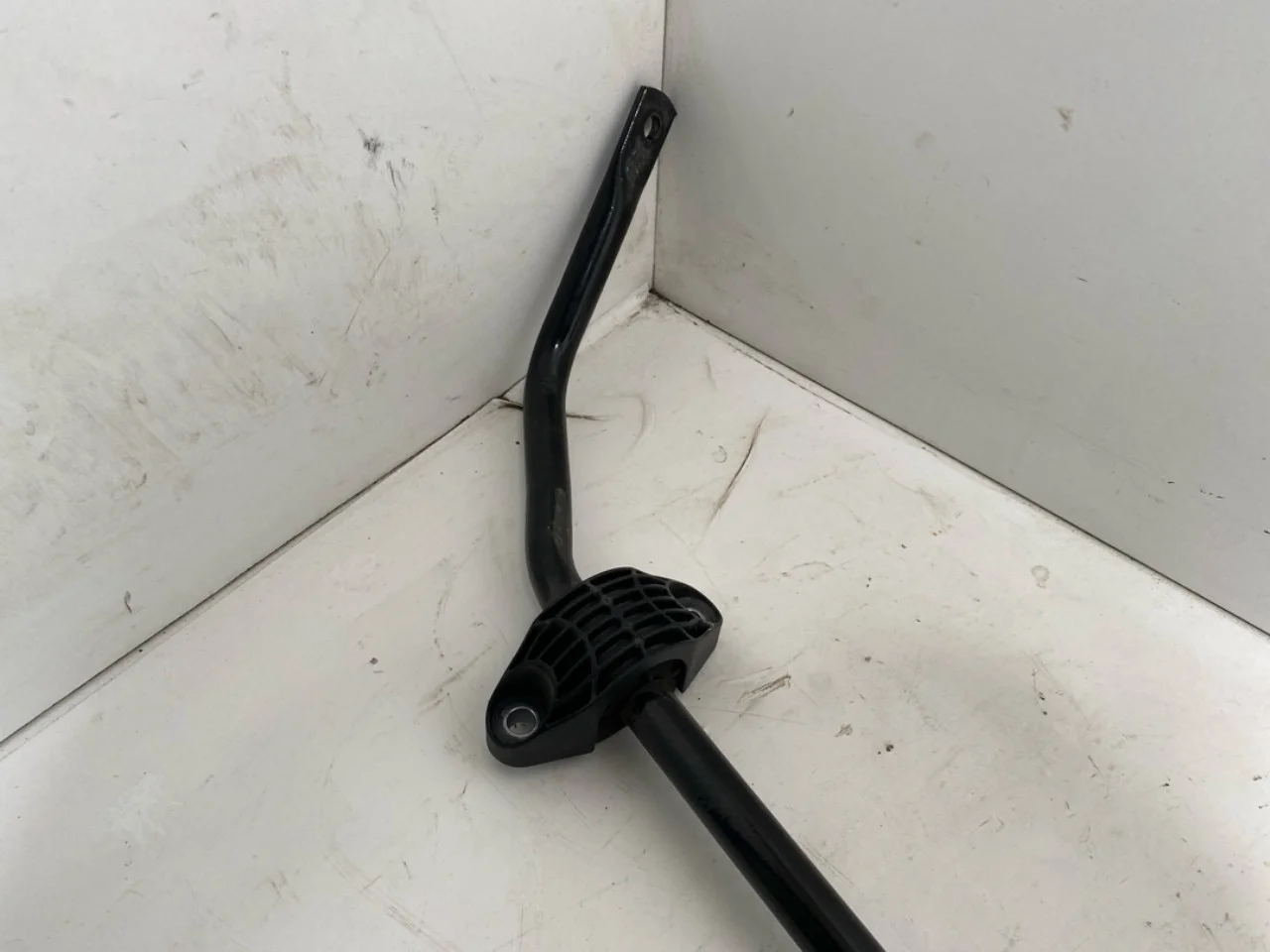 Stabilizer bar, rear view 3