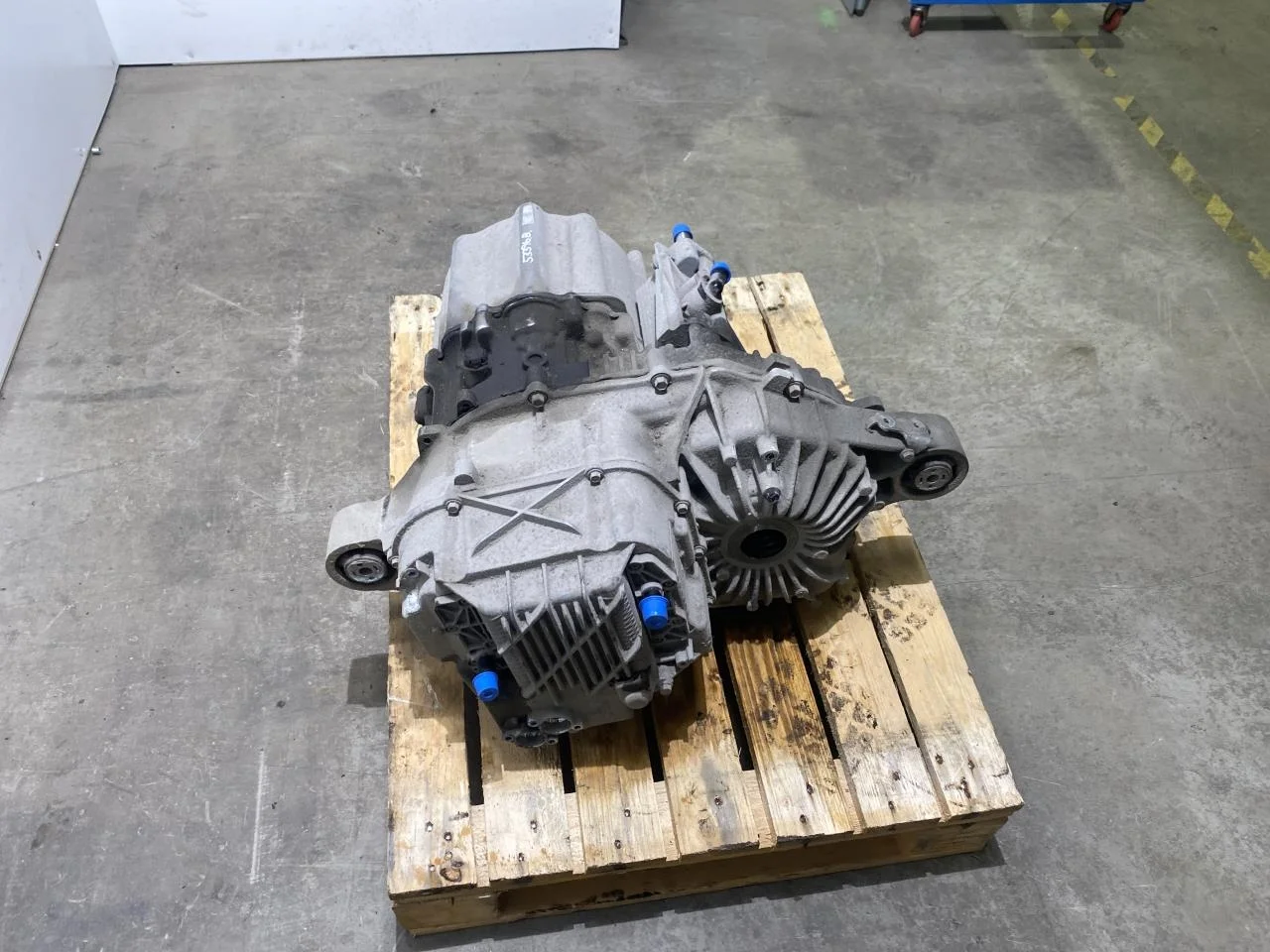 Tesla MODEL S 2013- Elektromos motor, hátsó nézet 4