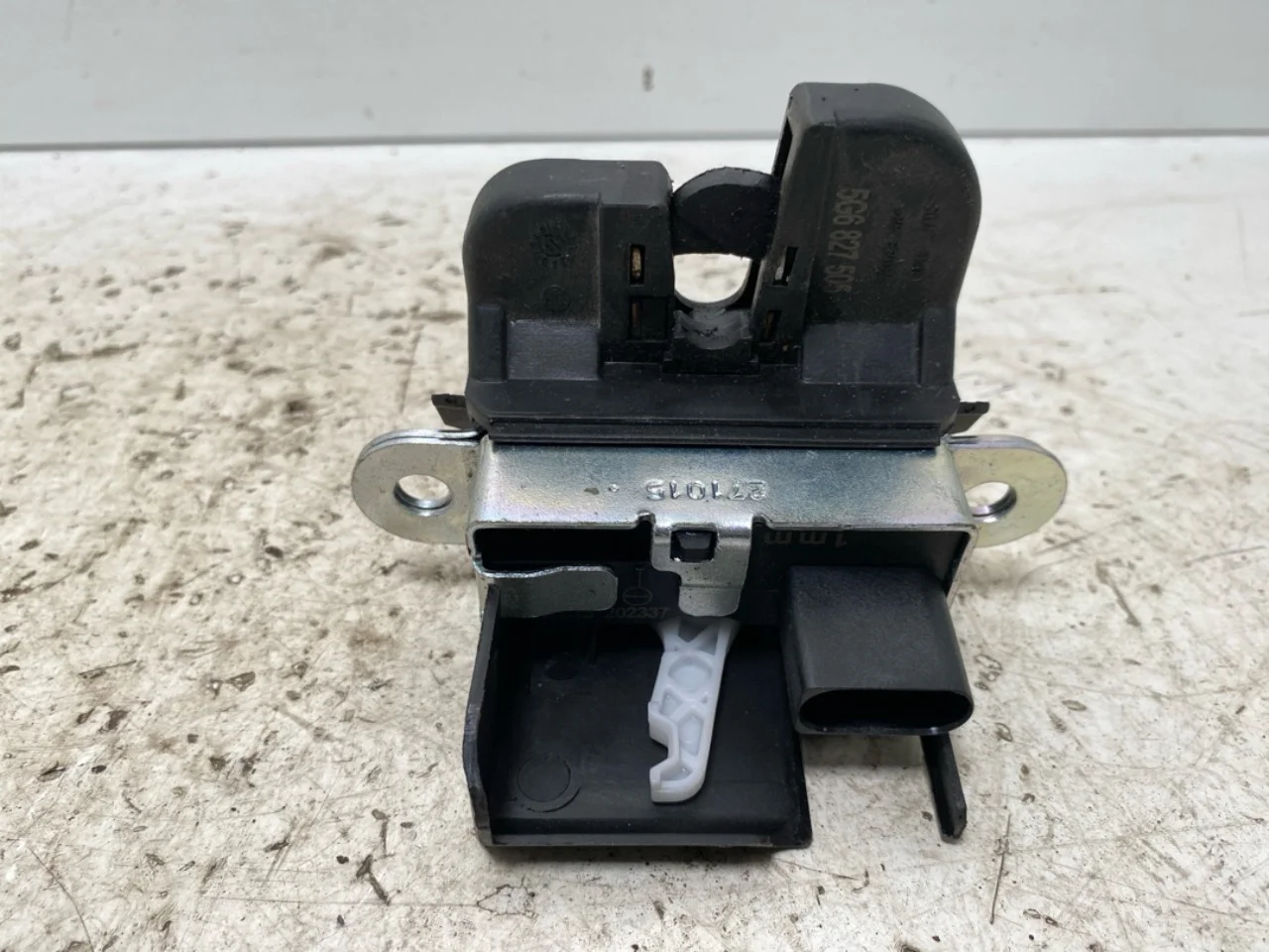 Volkswagen GOLF, E-GOLF VII 2013-20 Tailgate lock view 2