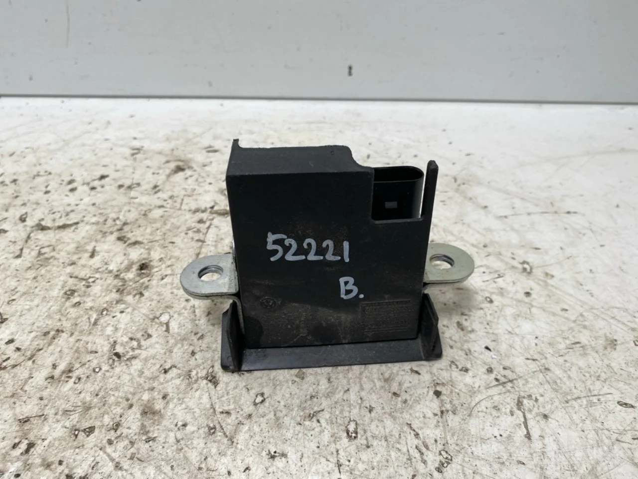 Volkswagen GOLF, E-GOLF VII 2013-20 Tailgate lock view 3