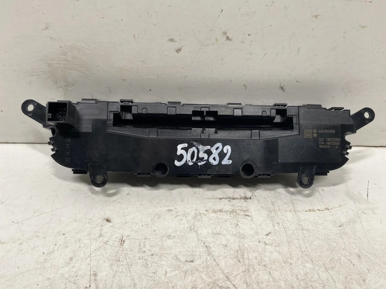 Mercedes V W447//W640/W448 2014- Other switches view 3
