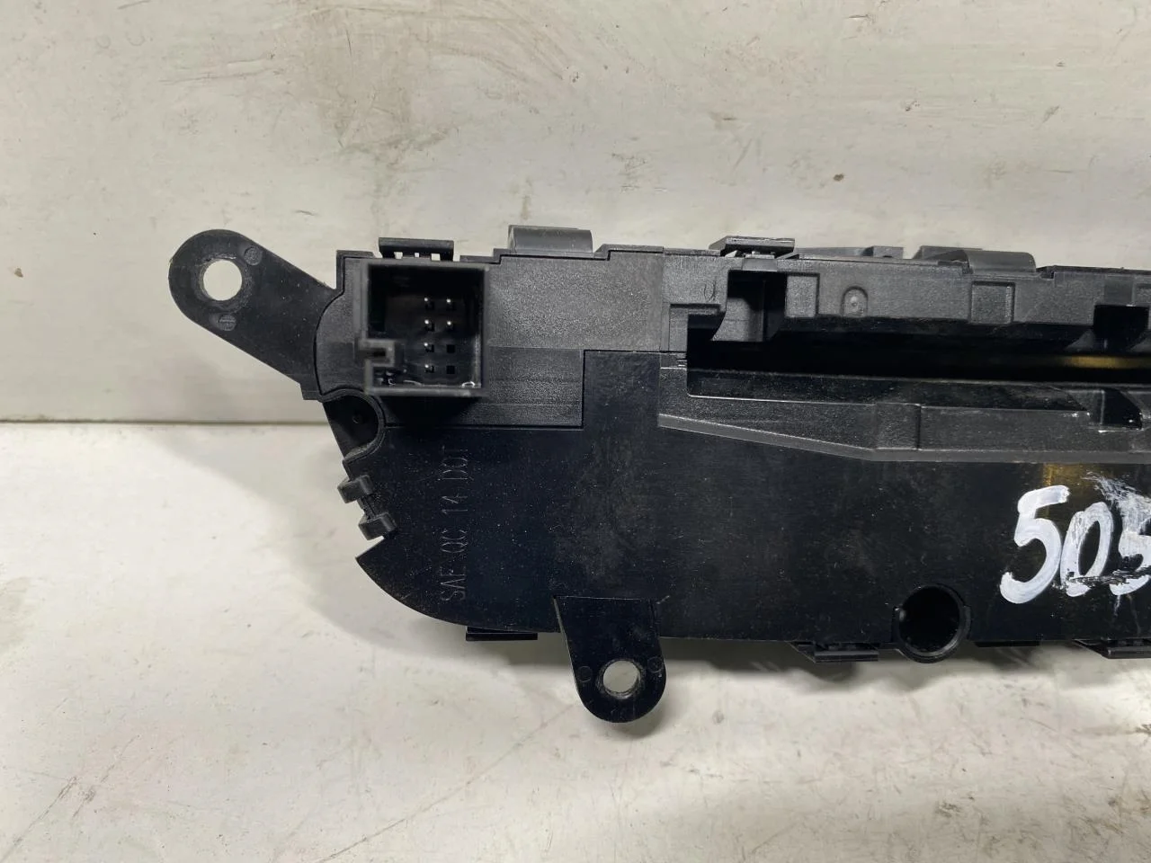 Mercedes V W447//W640/W448 2014- Other switches view 4