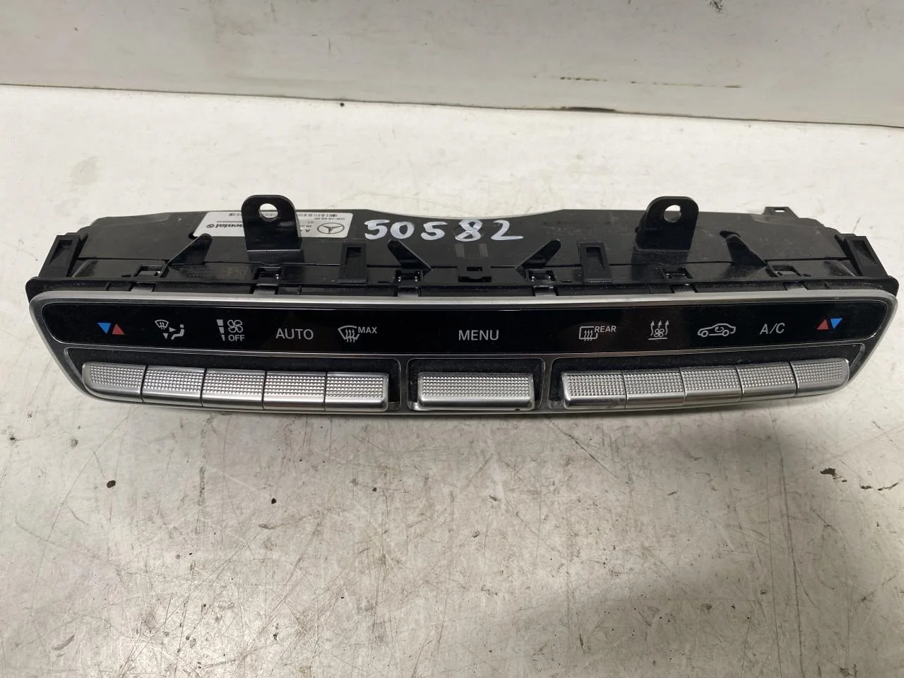 Mercedes V W447//W640/W448 2014- Heater control unit view 2