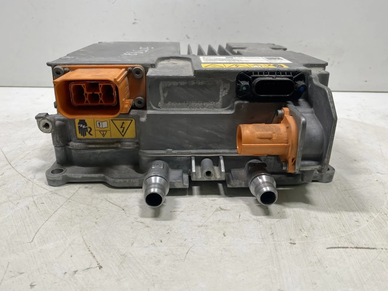 Mercedes V W447//W640/W448 2014- Invertor, 12-220V vedere 4