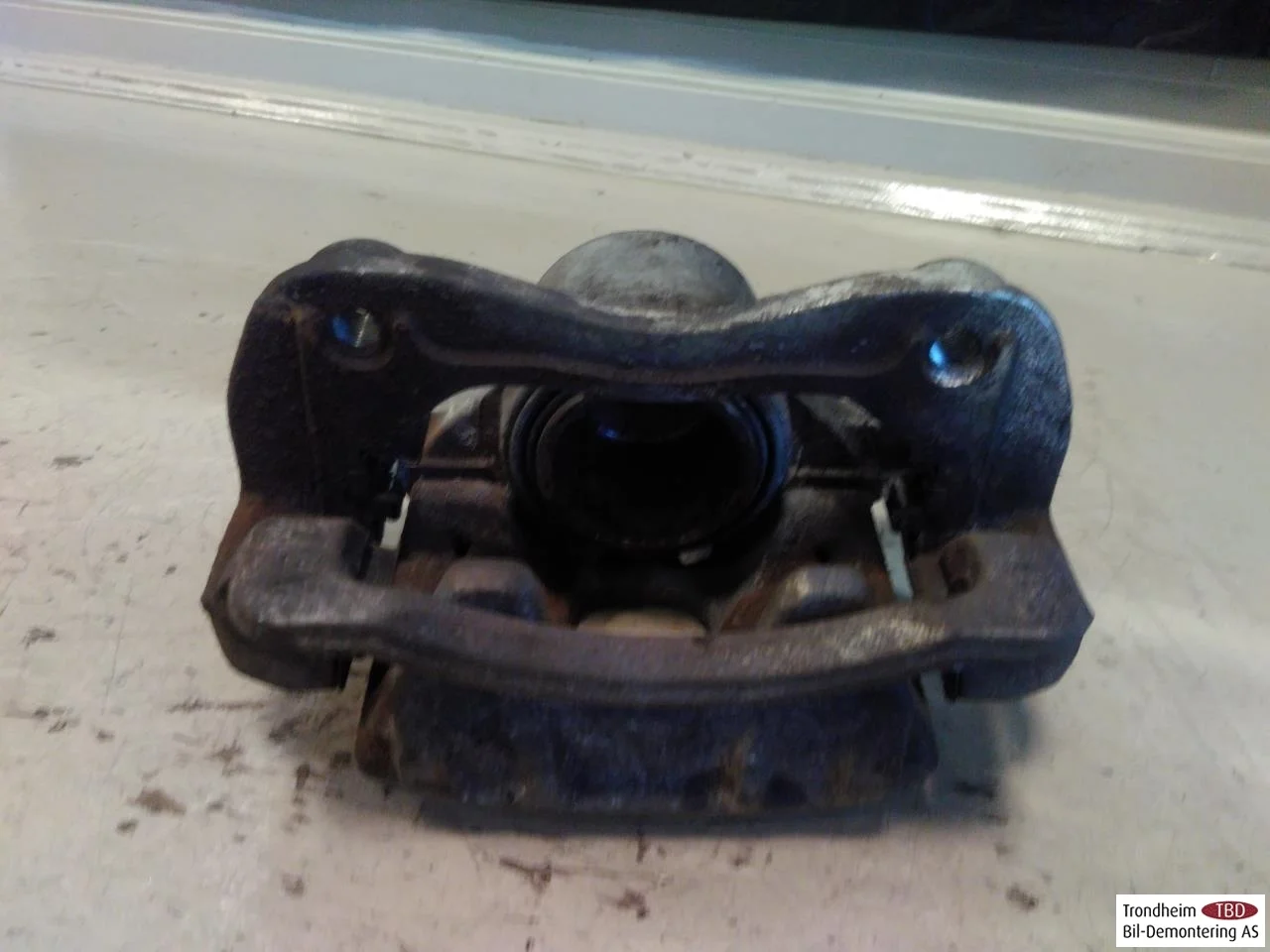 Hyundai IONIQ AE 2017-22 Front right brake caliper view 3