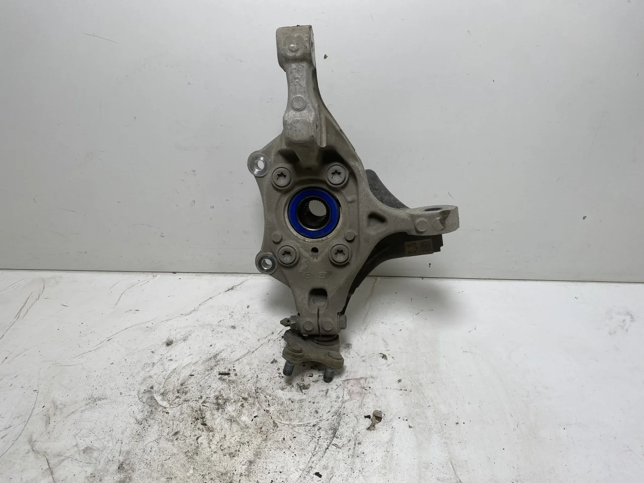 Kia EV6 2022- Front right steering knuckle view 2