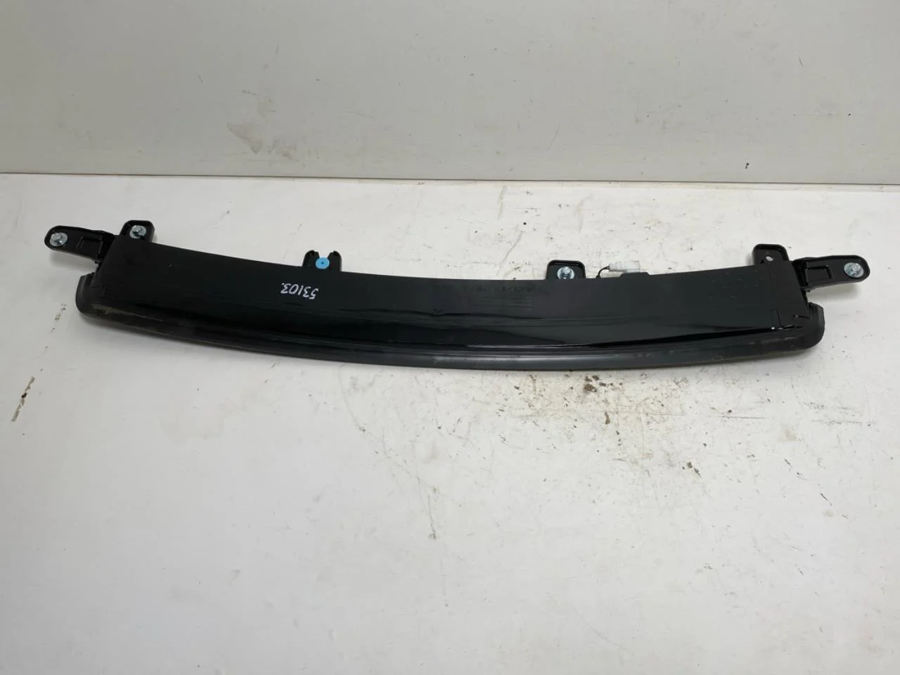 Kia EV6 2022- Rear window brake light view 2