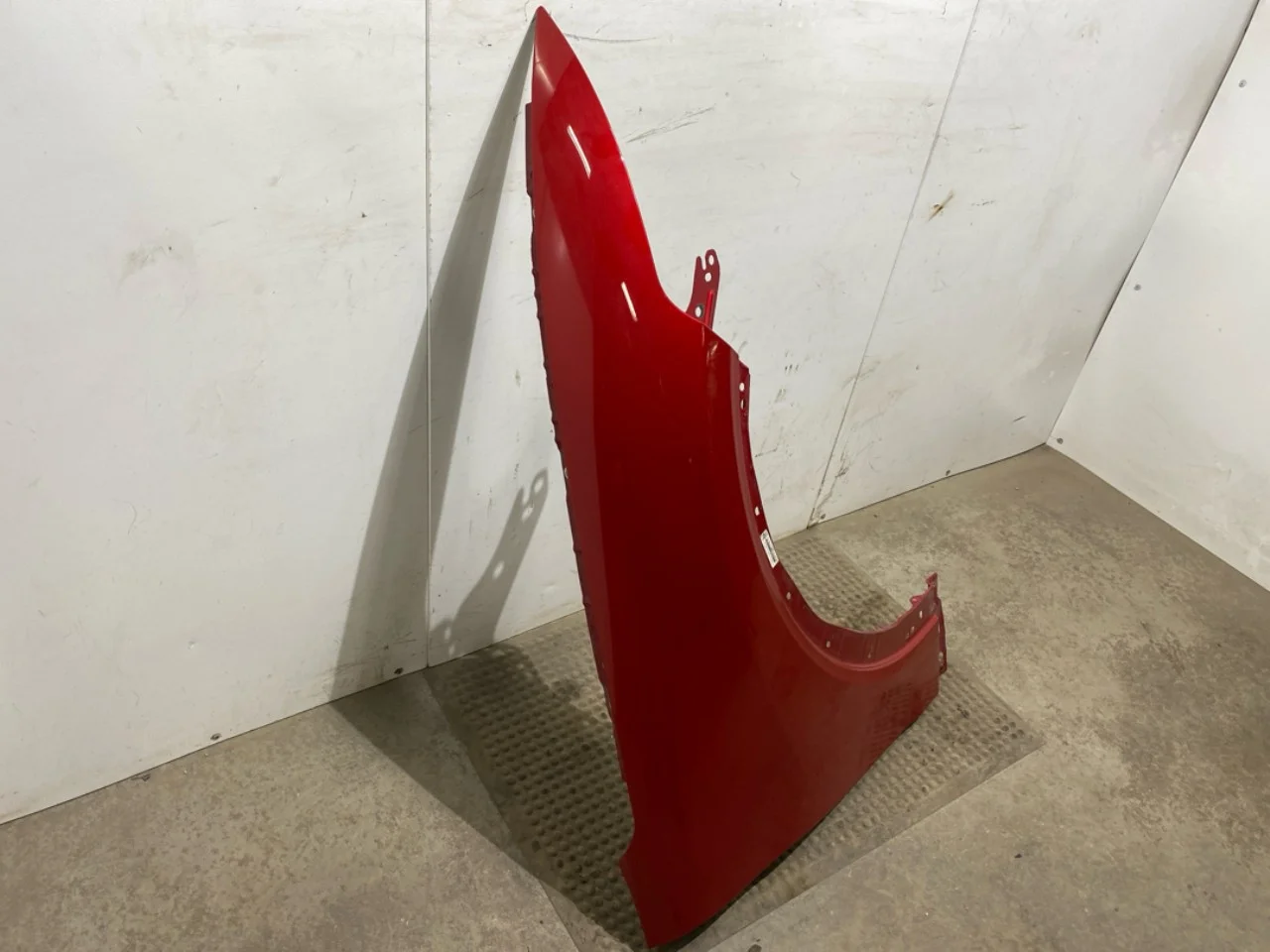 Ford MUSTANG MACH-E 2021- Front right fender view 2