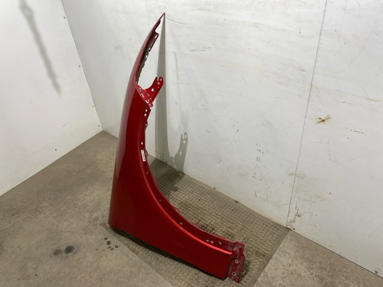Ford MUSTANG MACH-E 2021- Front right fender view 3