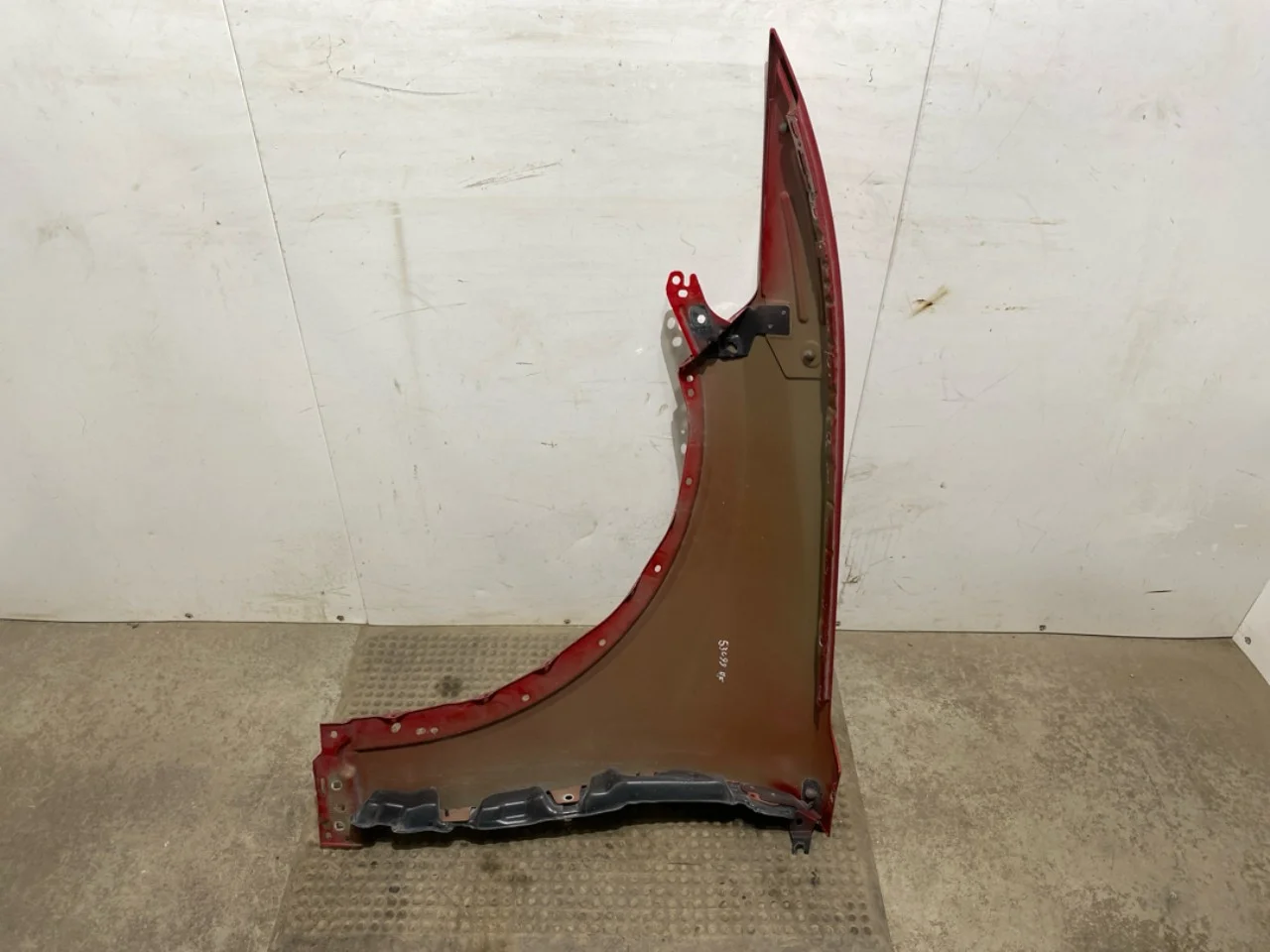 Ford MUSTANG MACH-E 2021- Front right fender view 4