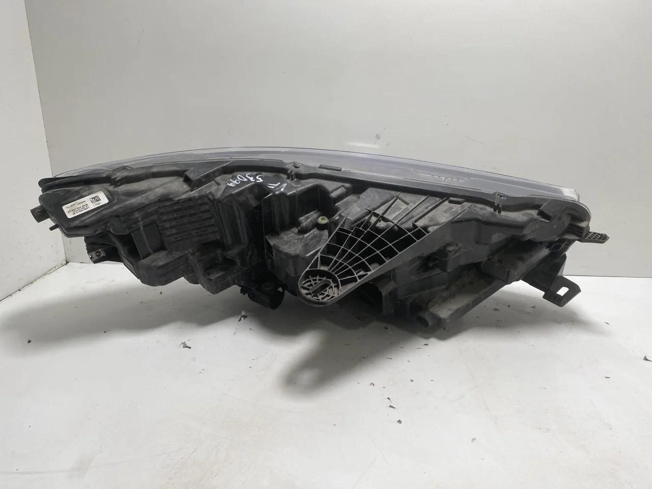 Ford MUSTANG MACH-E 2021- Left headlight view 4