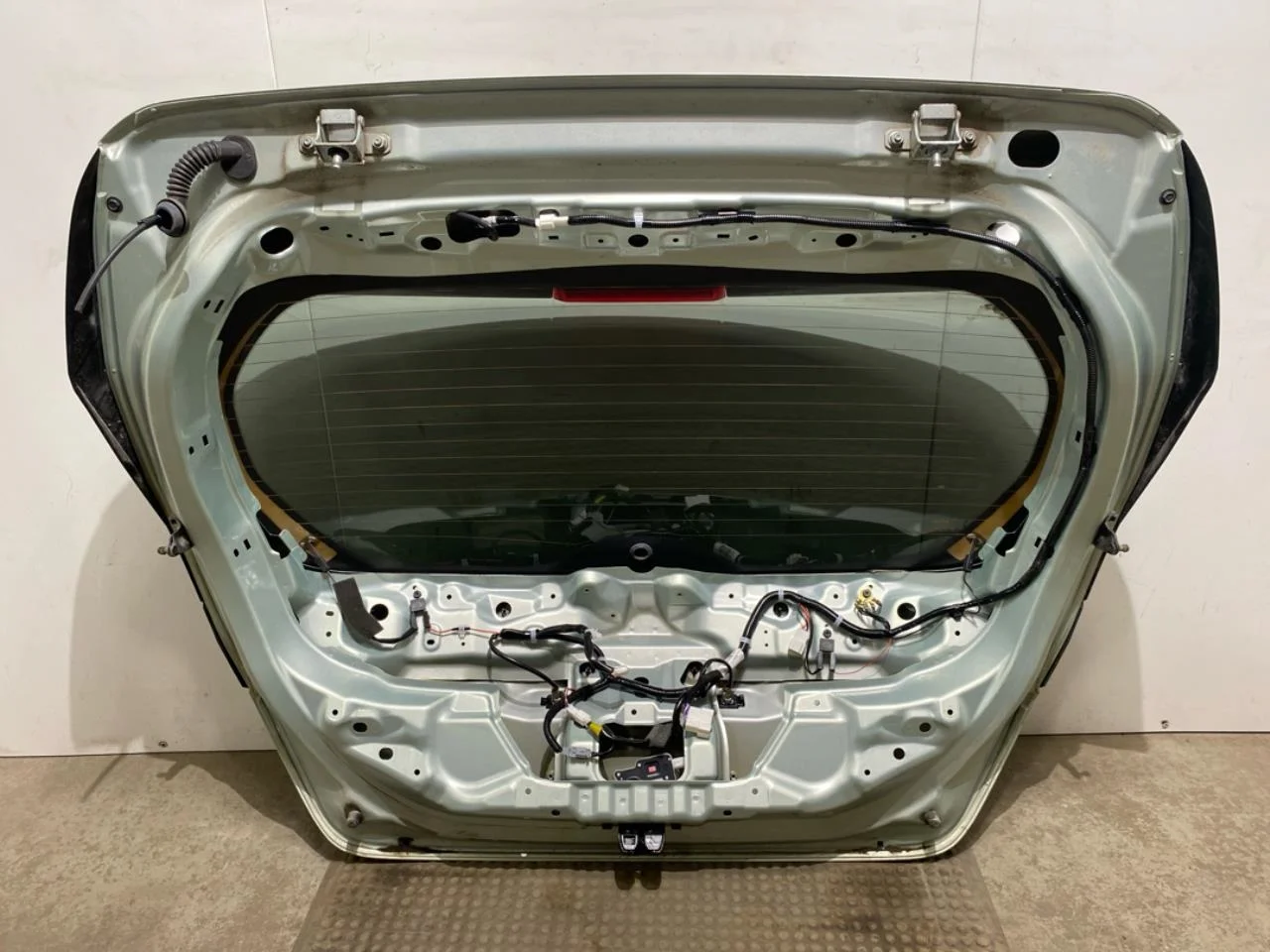 Nissan LEAF 2017-24 Tailgate, estate view 2
