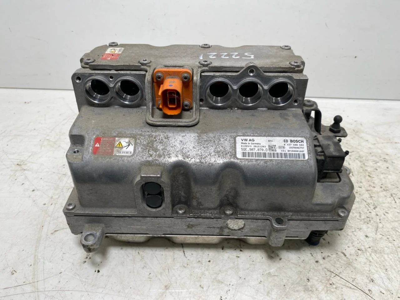 Volkswagen GOLF, E-GOLF VII 2013-20 Invertor, 12-220V