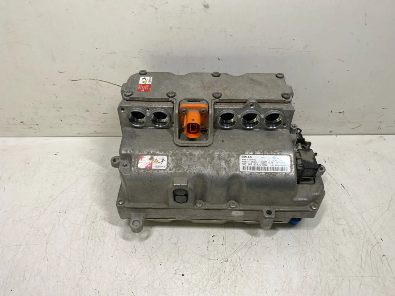 Volkswagen GOLF, E-GOLF VII 2013-20 Invertor, 12-220V