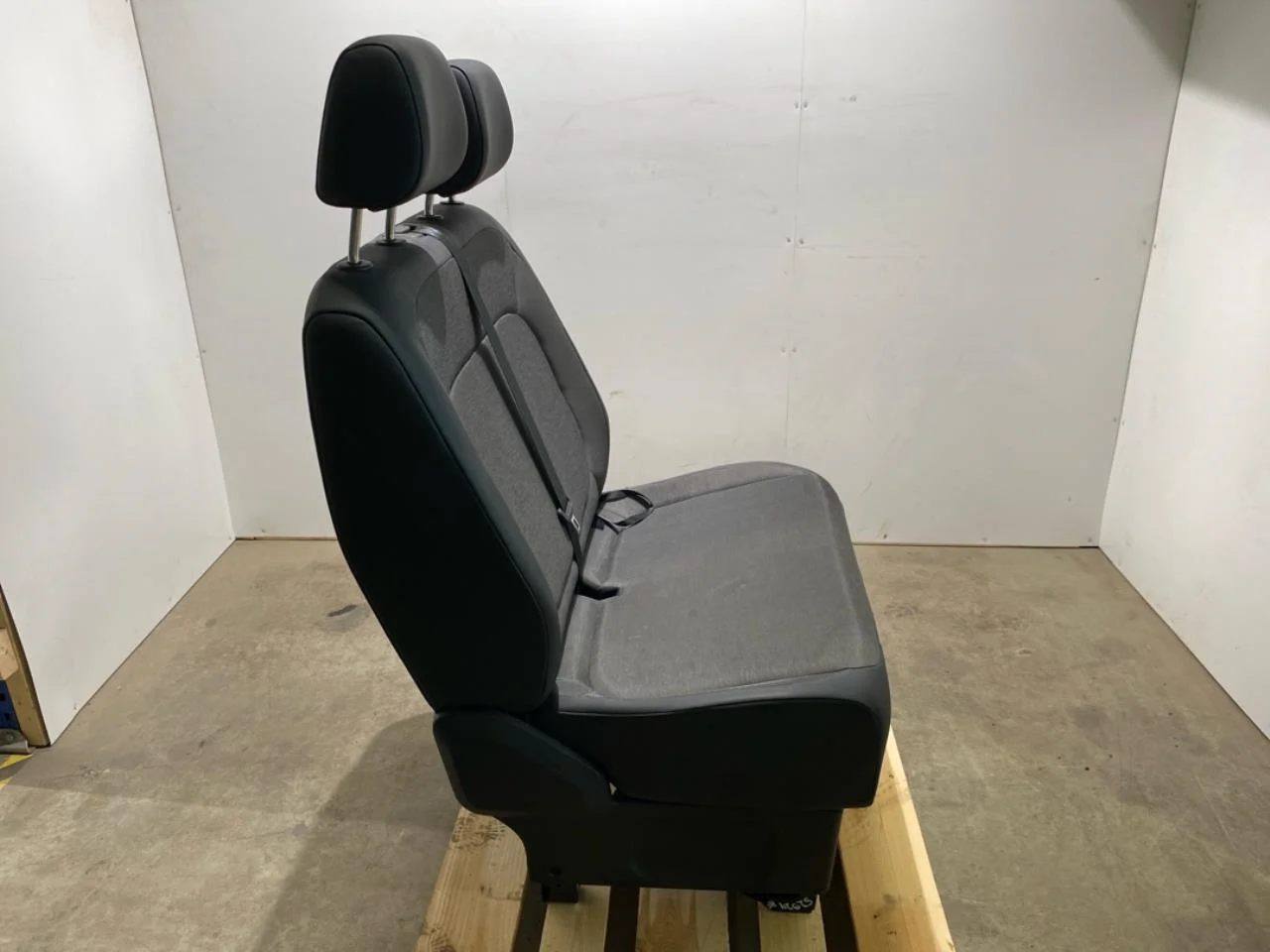 Volkswagen ID BUZZ/CARGO 2022- Front seat, right view 2