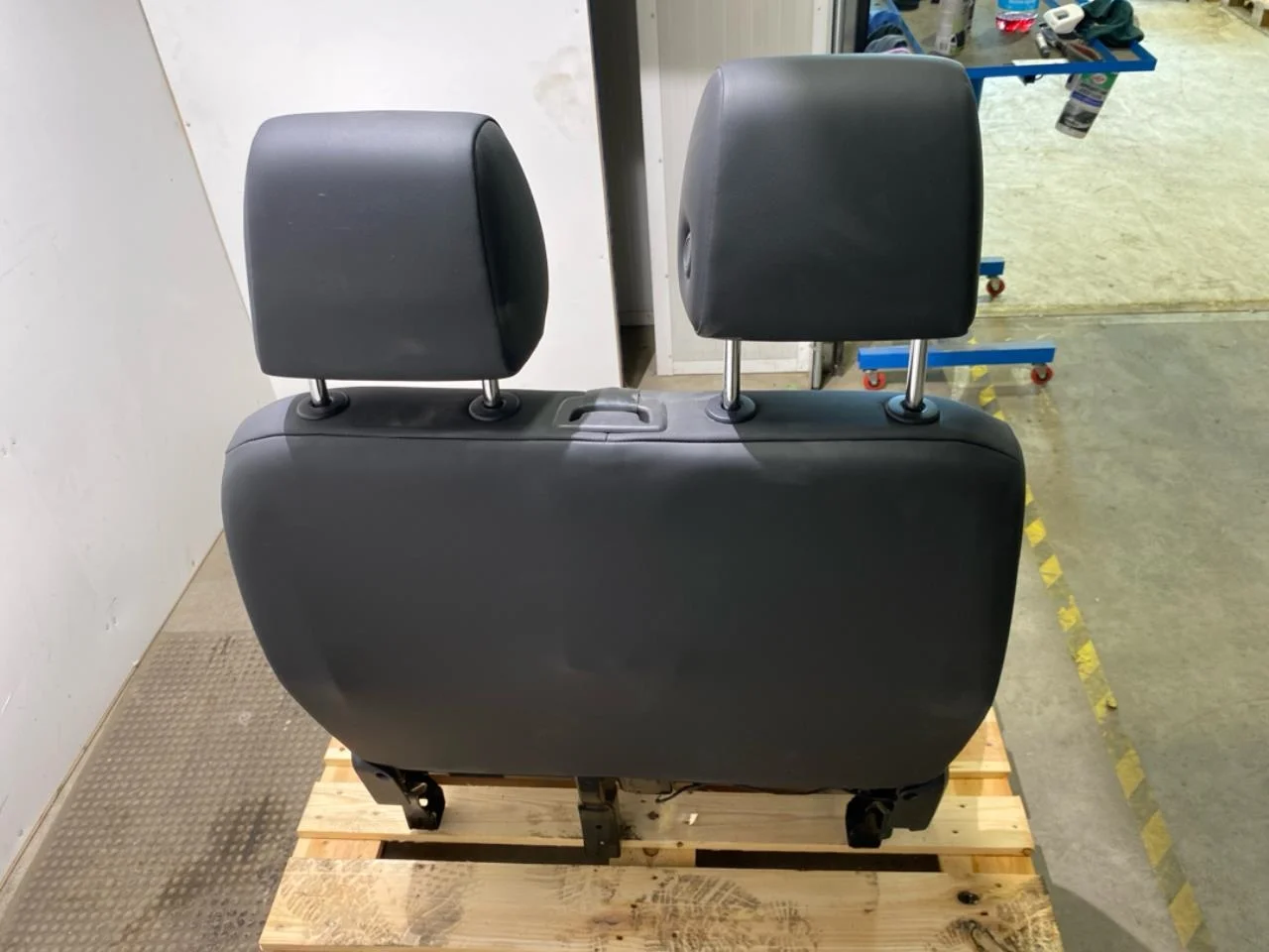 Volkswagen ID BUZZ/CARGO 2022- Front seat, right view 4