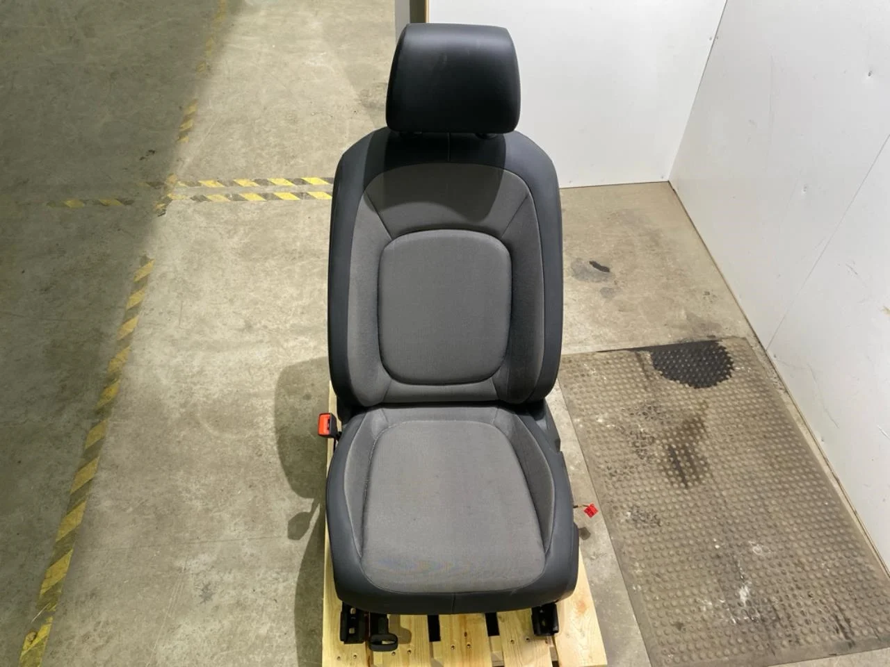 Volkswagen ID BUZZ/CARGO 2022- Ülés, első, bal
