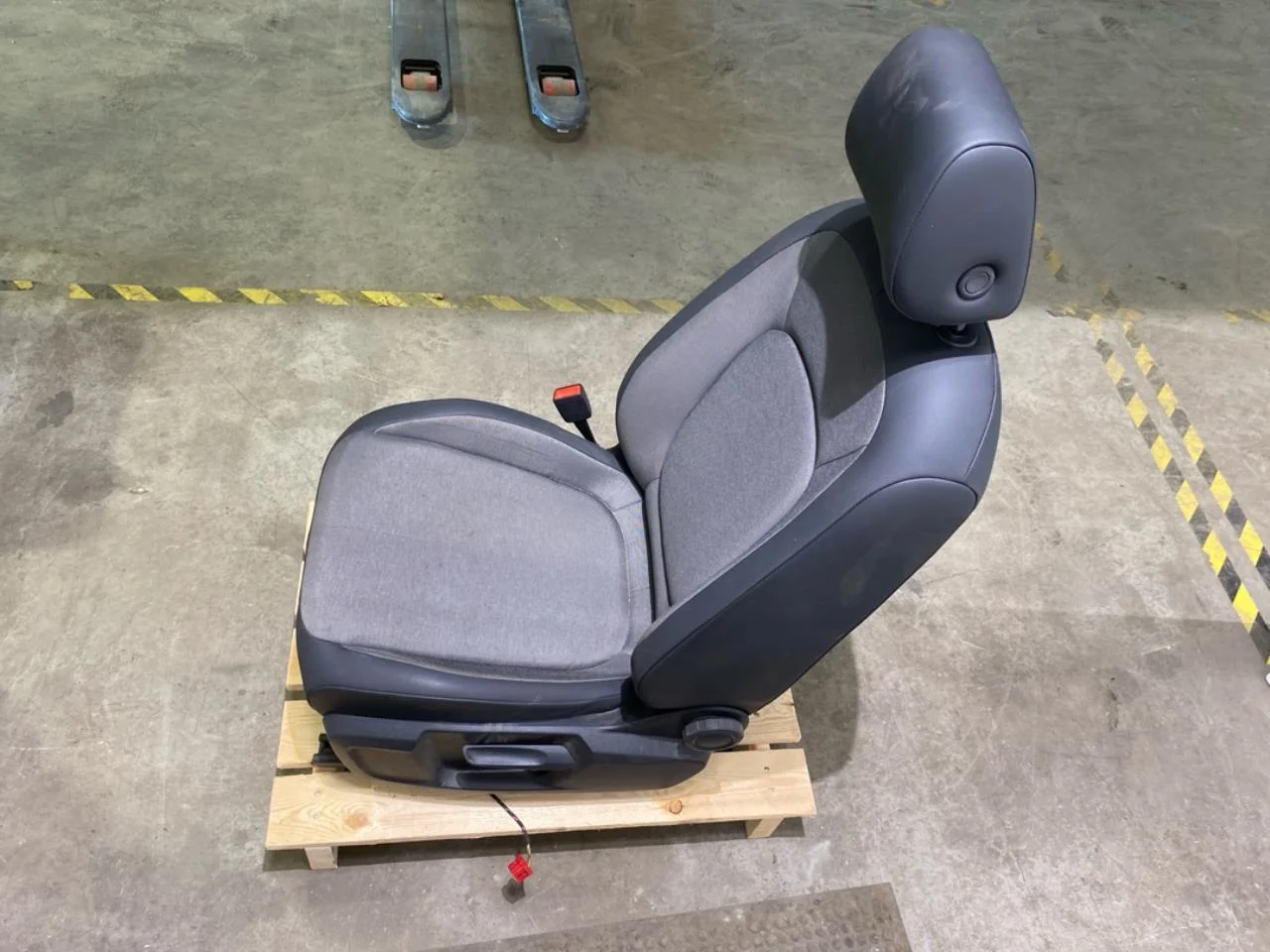 Volkswagen ID BUZZ/CARGO 2022- Ülés, első, bal nézet 3