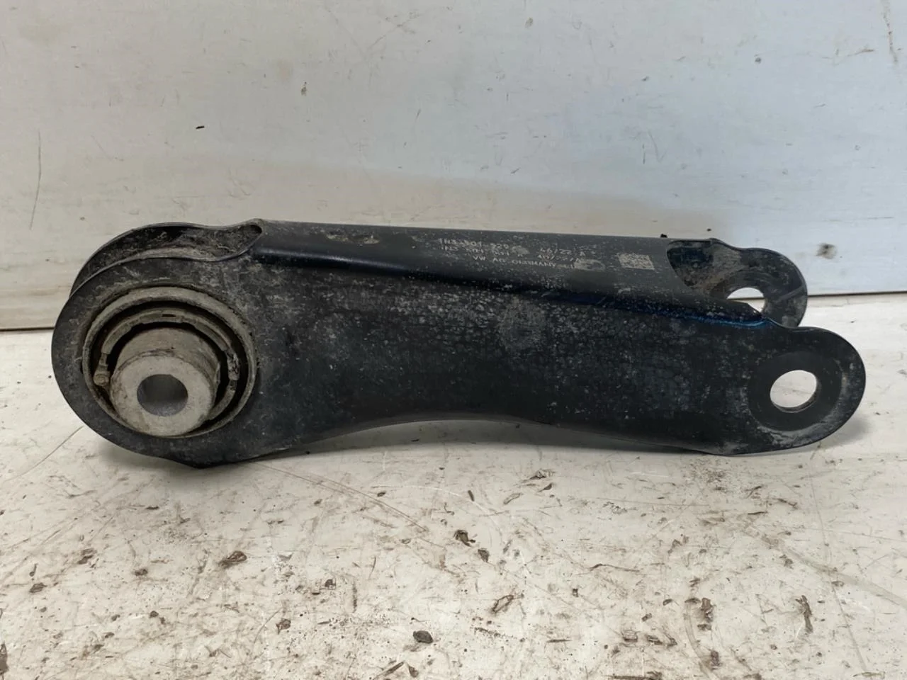 Volkswagen ID BUZZ/CARGO 2022- Control arm, rear right view 2