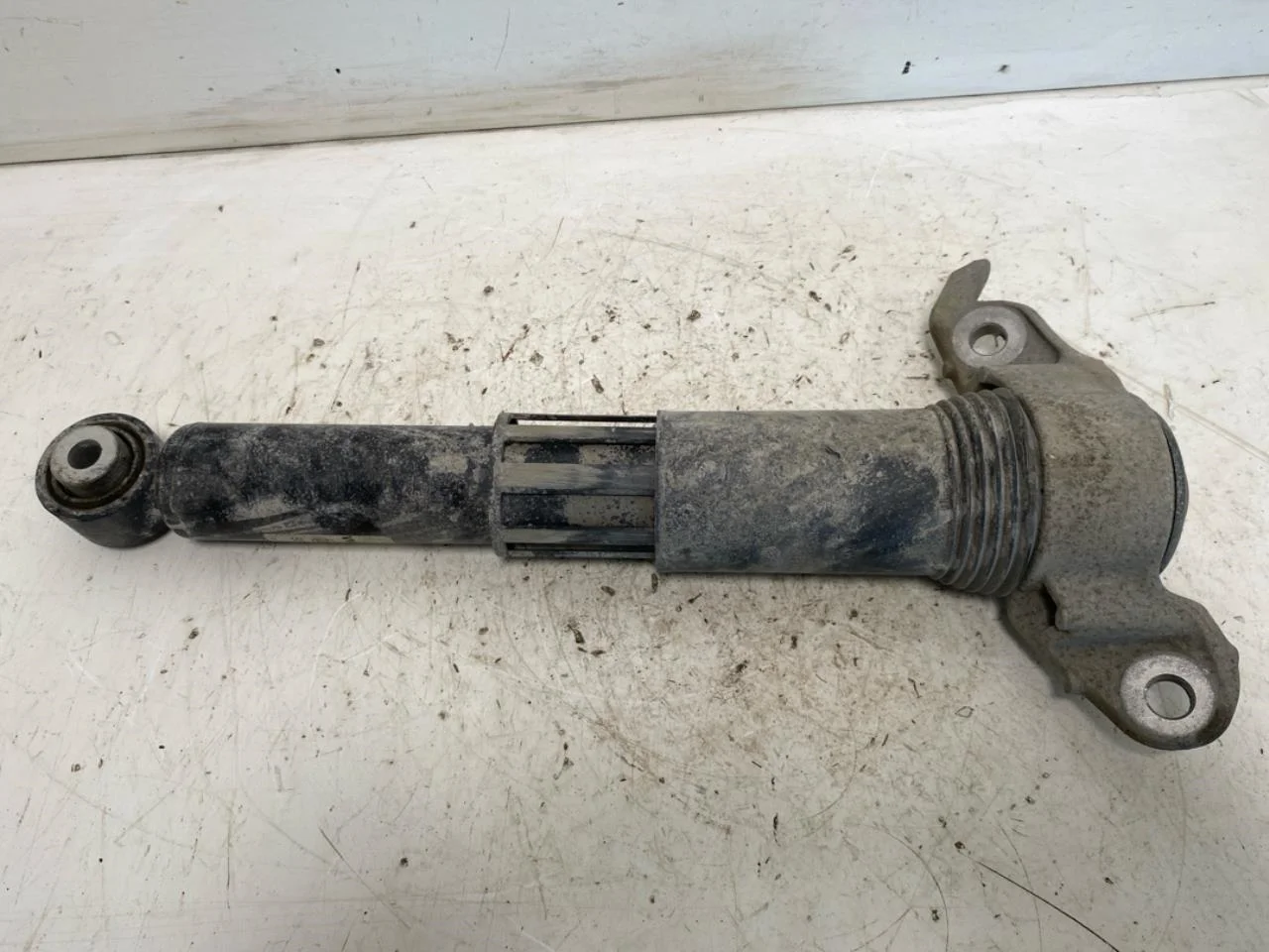 Volkswagen ID BUZZ/CARGO 2022- Shock absorber, rear
