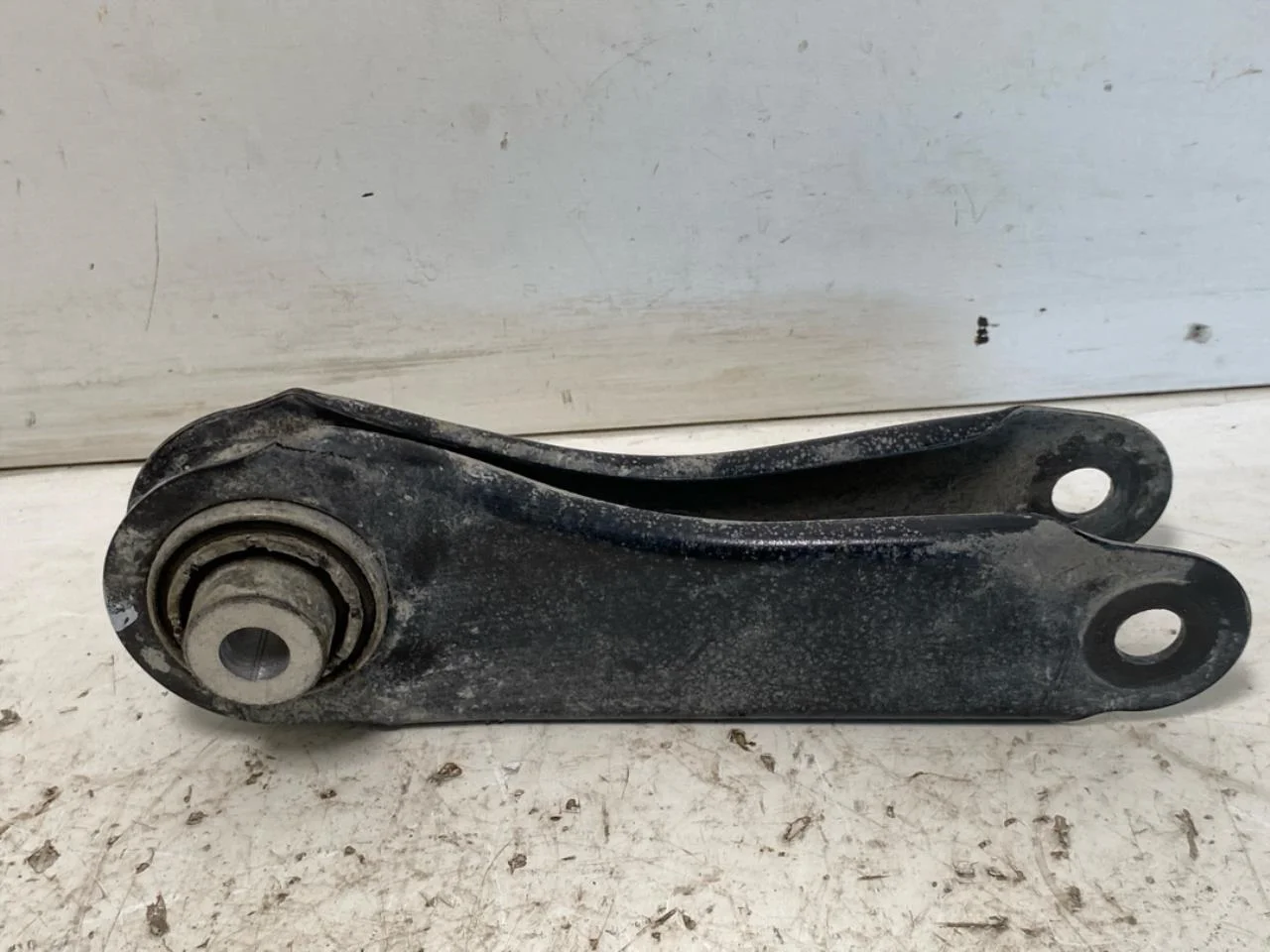 Volkswagen ID BUZZ/CARGO 2022- Control arm, rear left view 2
