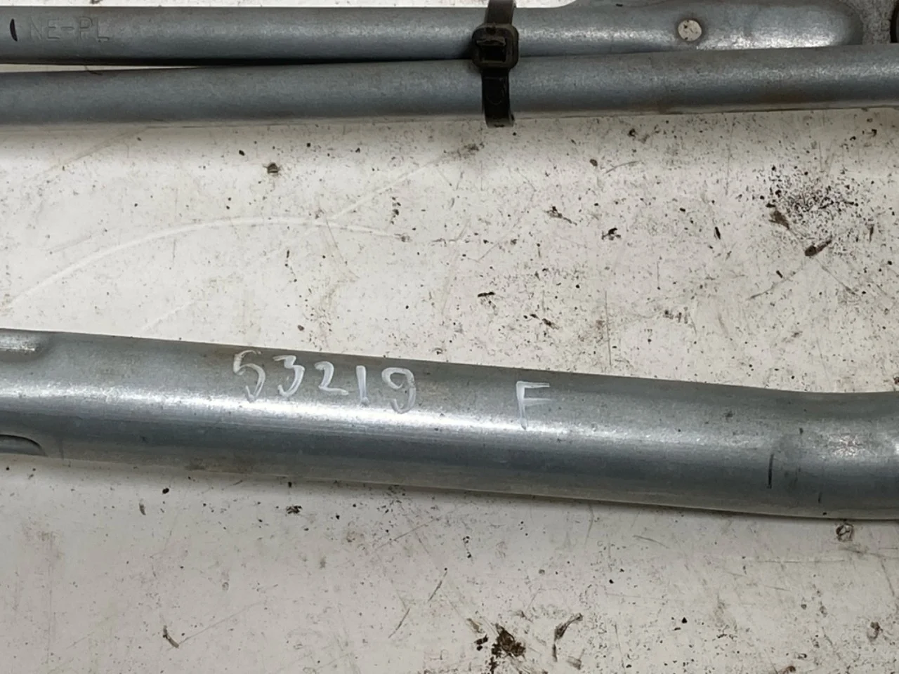 Hyundai IONIQ 5 NE 2022- Windshield wiper linkage view 2
