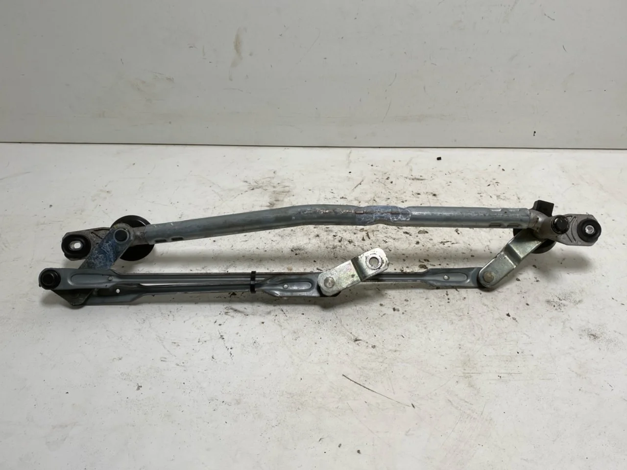 Hyundai IONIQ 5 NE 2022- Windshield wiper linkage view 3