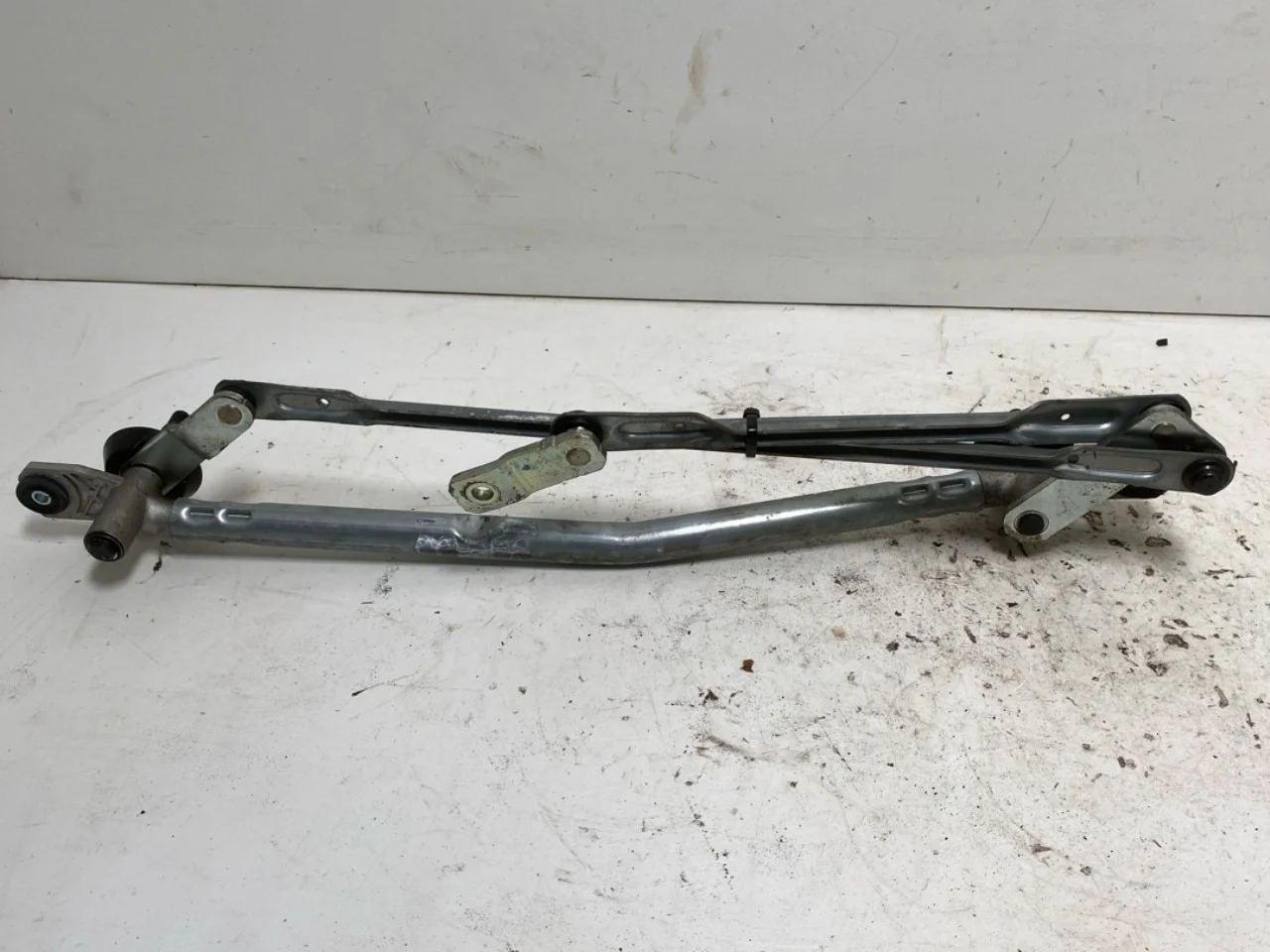 Hyundai IONIQ 5 NE 2022- Windshield wiper linkage view 4