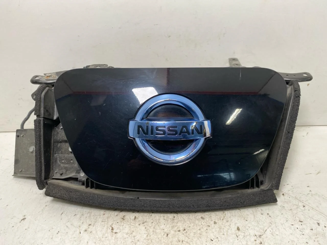 Nissan LEAF 2011-17 Charging port cover, electric / hybrid