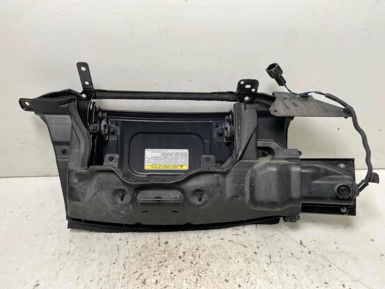 Nissan LEAF 2011-17 Charging port cover, electric / hybrid view 2