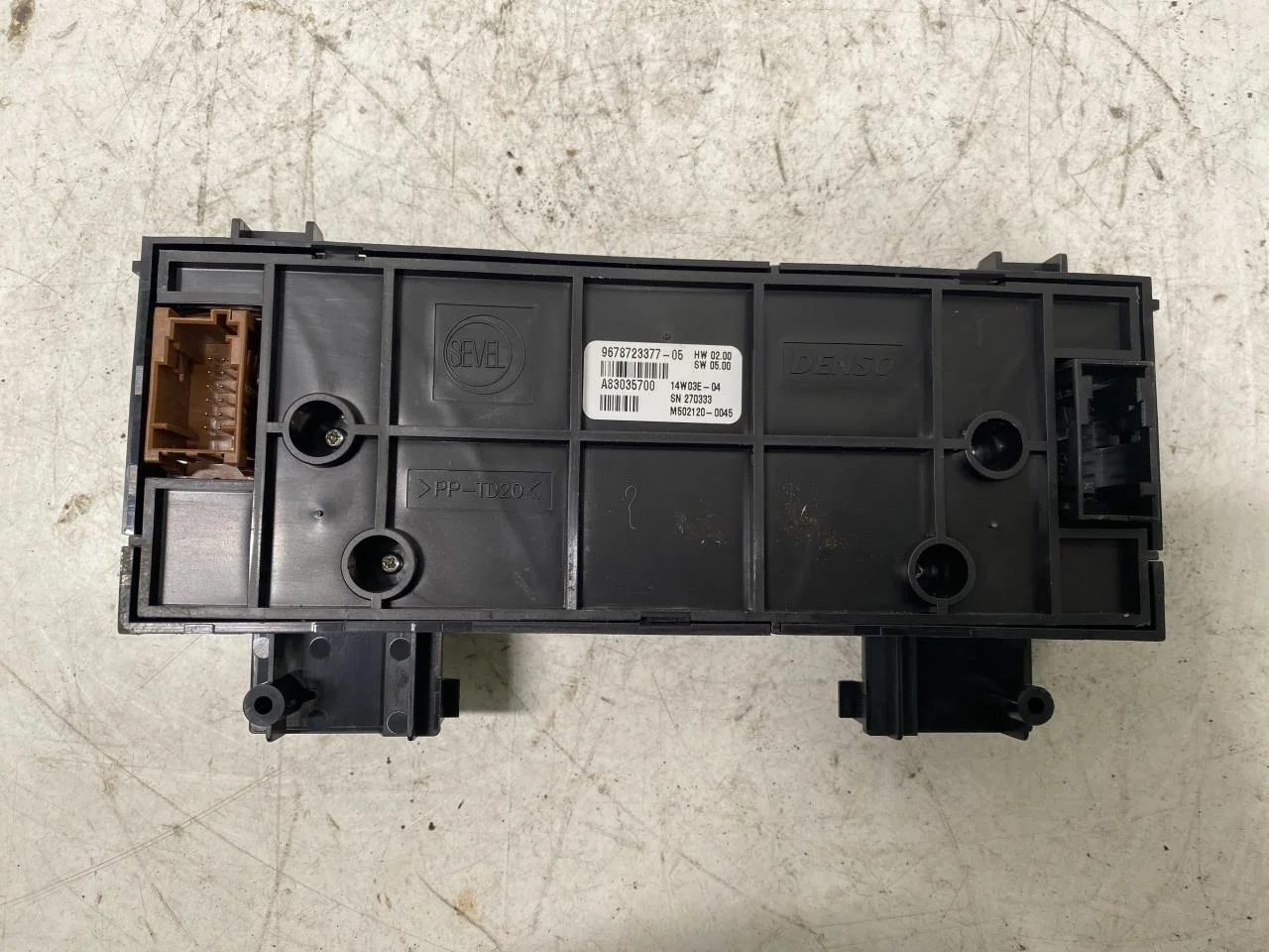 Peugeot PARTNER 2016-18 Heater control unit view 2