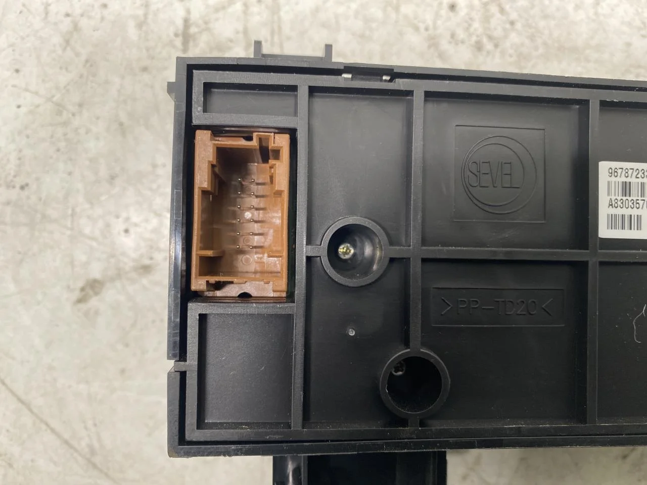 Peugeot PARTNER 2016-18 Heater control unit view 4