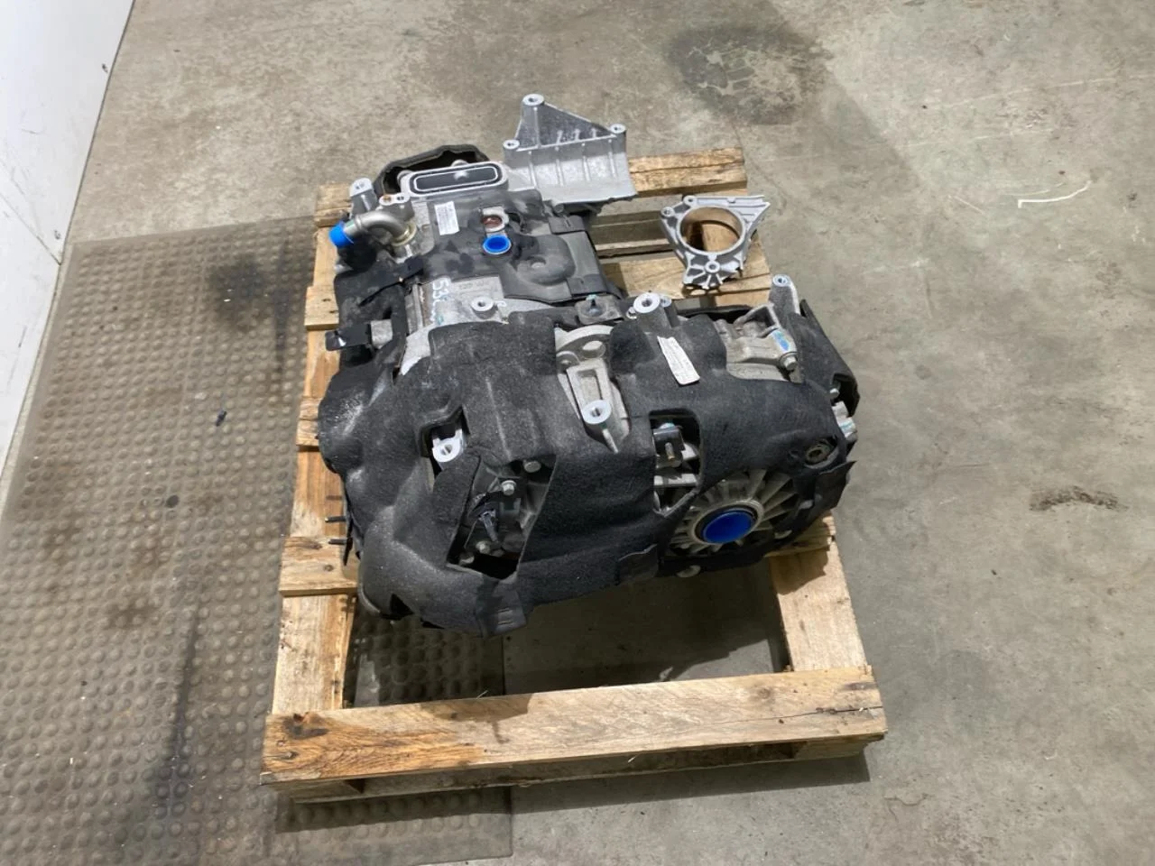 Hongqi E-HS9 2022- Elektromos motor, első nézet 3