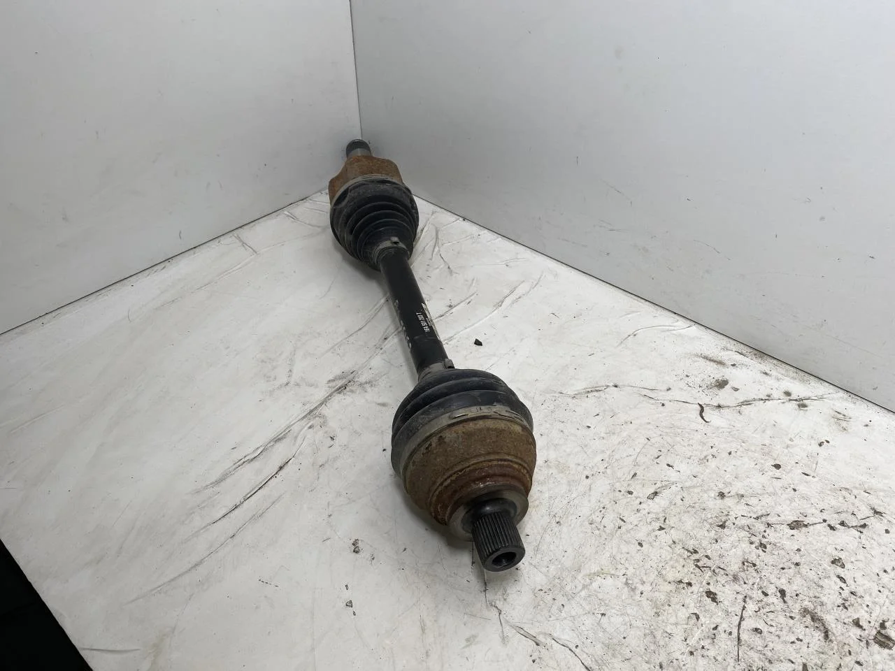 Volkswagen ID.7 TOURER 2024-> Rear left driveshaft view 4