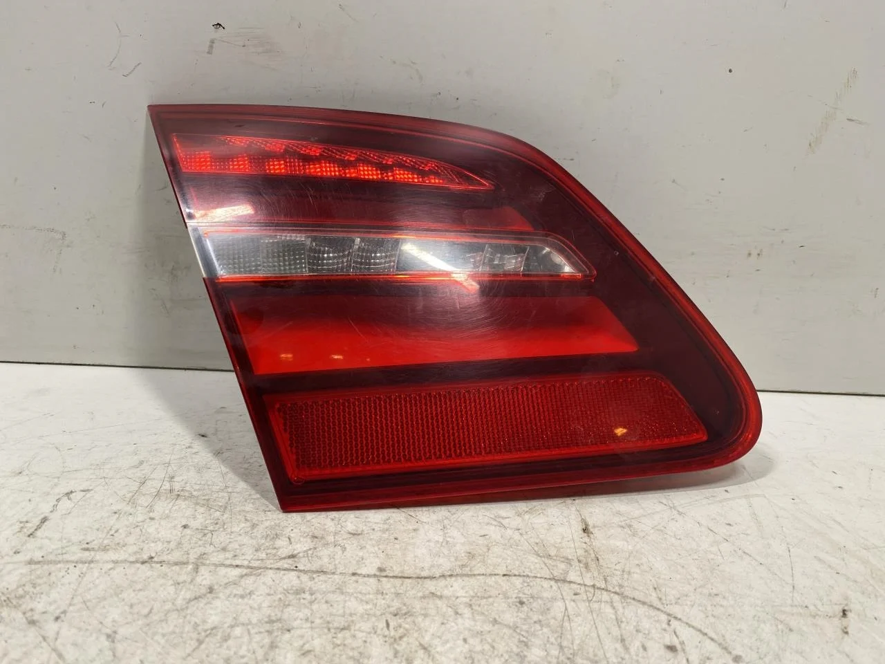 Mercedes B 180-200 W246/W242 2012-19 Hátsó lámpa, bal, csomagtérajtón (belső)