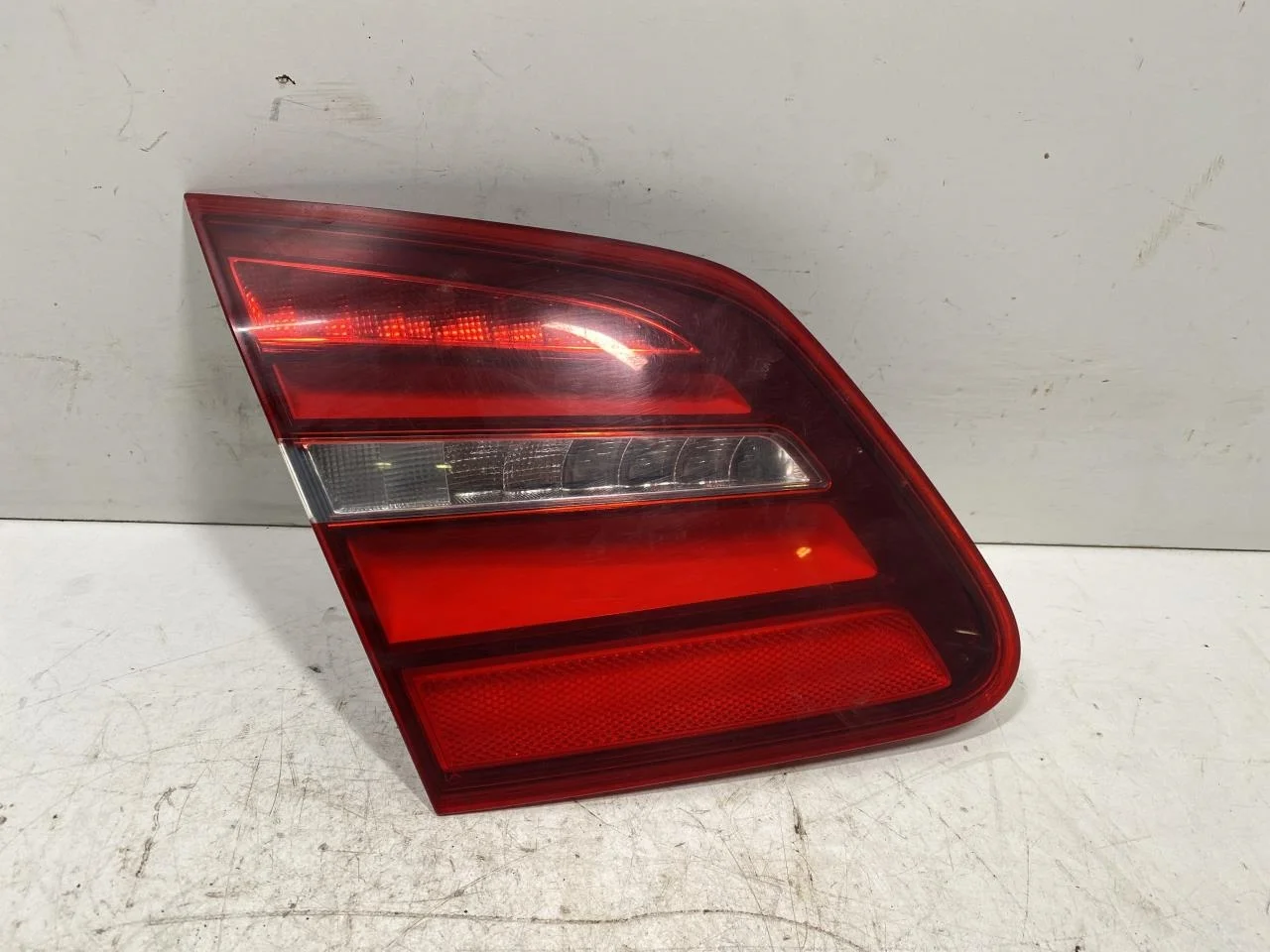 Mercedes B 180-200 W246/W242 2012-19 Hátsó lámpa, bal, csomagtérajtón (belső) nézet 2